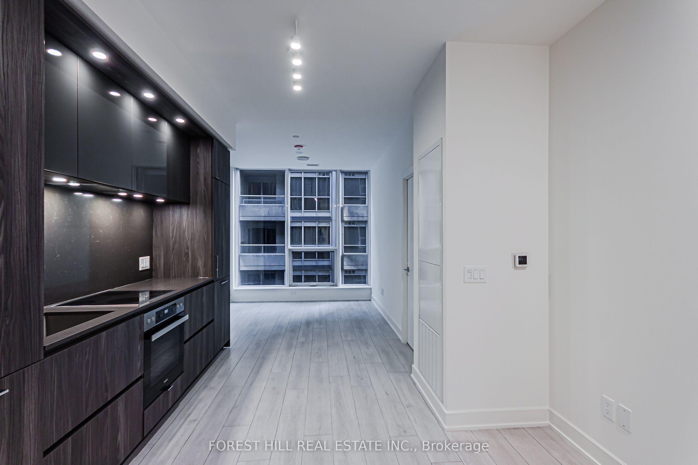 15 Mercer Street S 807, Toronto, ON M5V 0T8 photo 2