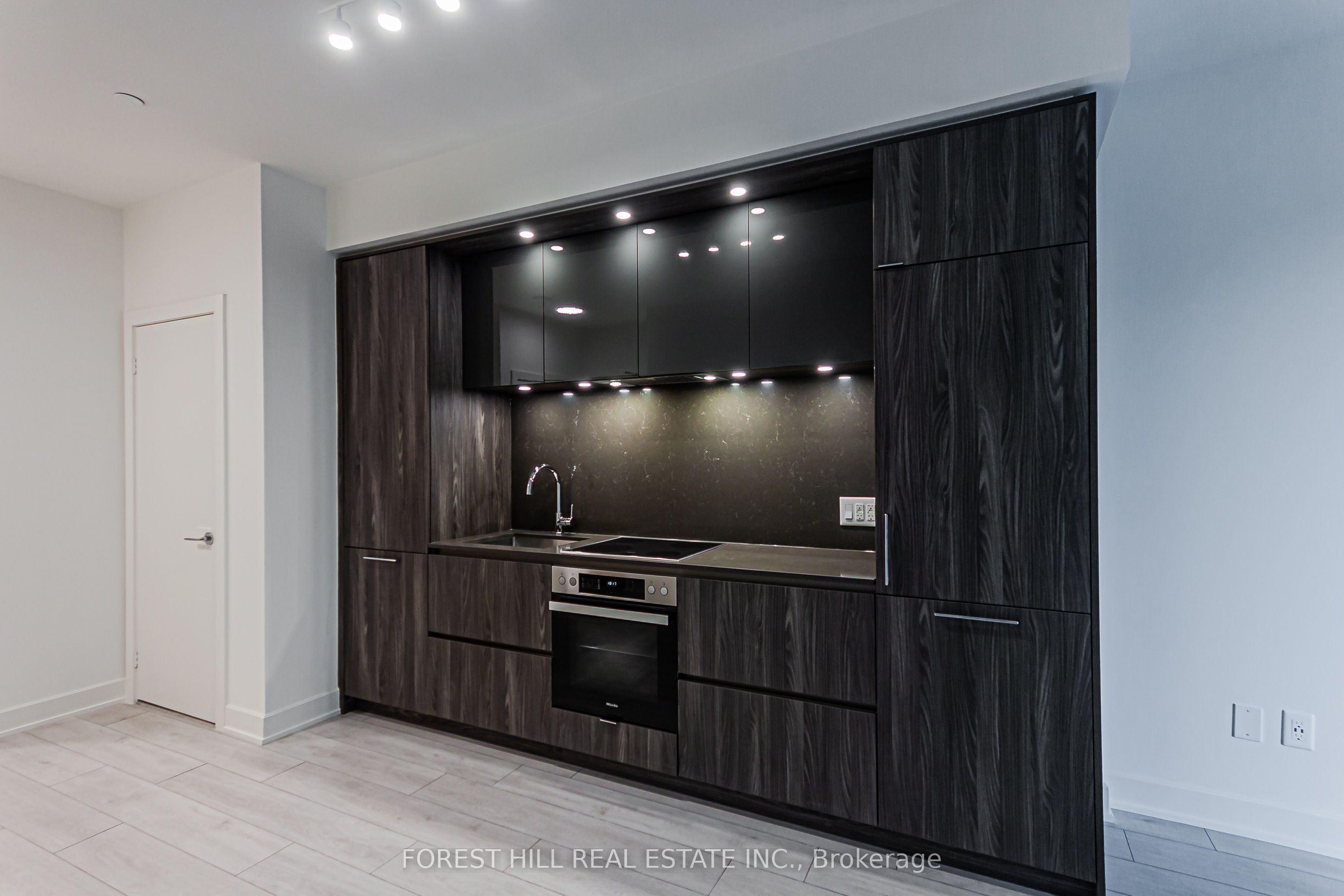 15 Mercer Street S 807, Toronto, ON M5V 0T8 photo 5