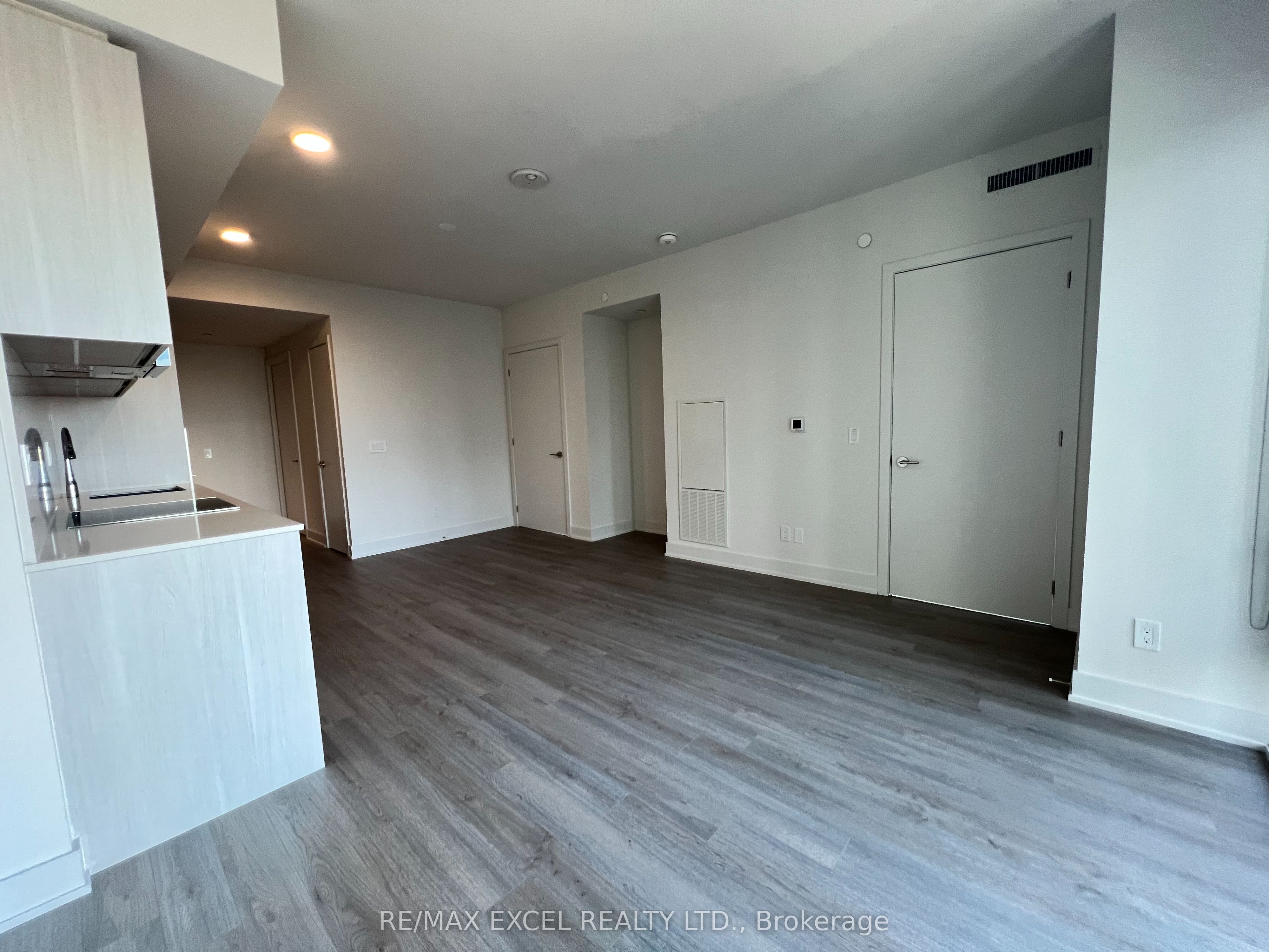 8 Cumberland Street 1808, Toronto, ON M4W 0B6 photo 3