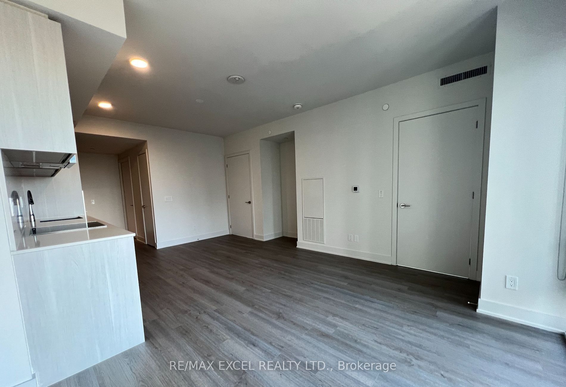 8 Cumberland Street 1808, Toronto, ON M4W 0B6 photo 4