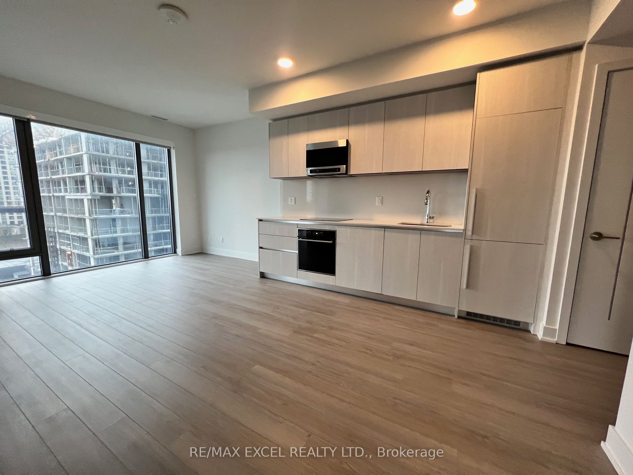 8 Cumberland Street 1808, Toronto, ON M4W 0B6 photo 5