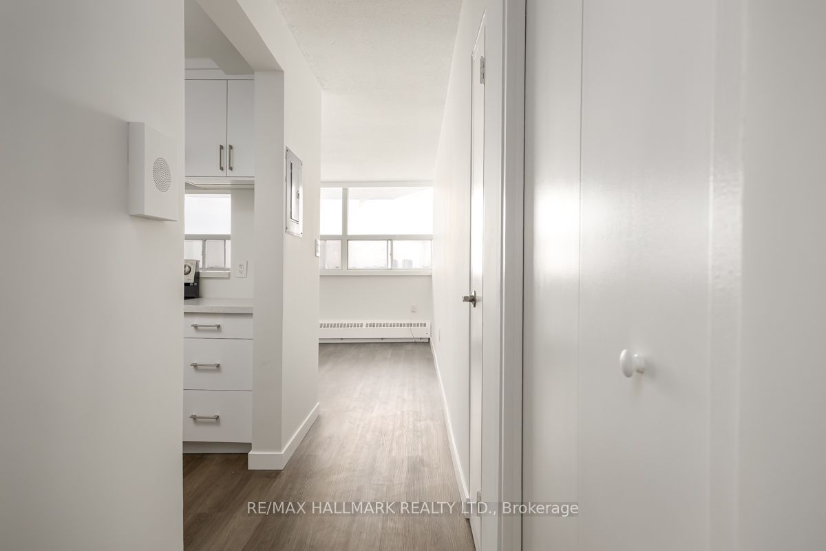 5949 Yonge Street 1105, Toronto, ON M2M 3V8 photo 5