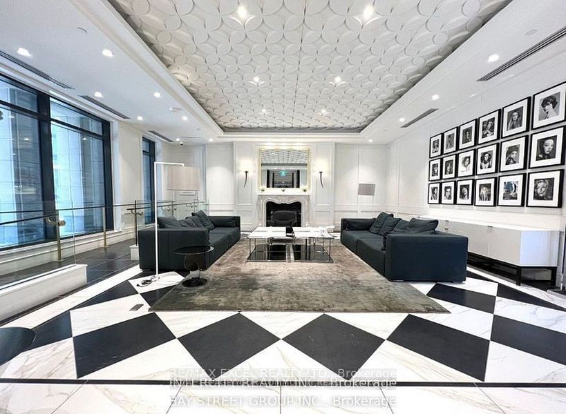 955 Bay Street 324, Toronto, ON M5S 2A2 photo 2