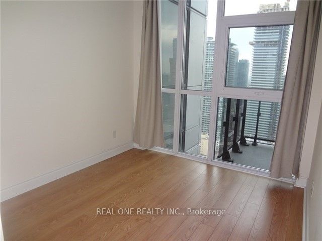 28 Ted Rogers Way 3706, Toronto, ON M4Y 2J6 photo 4