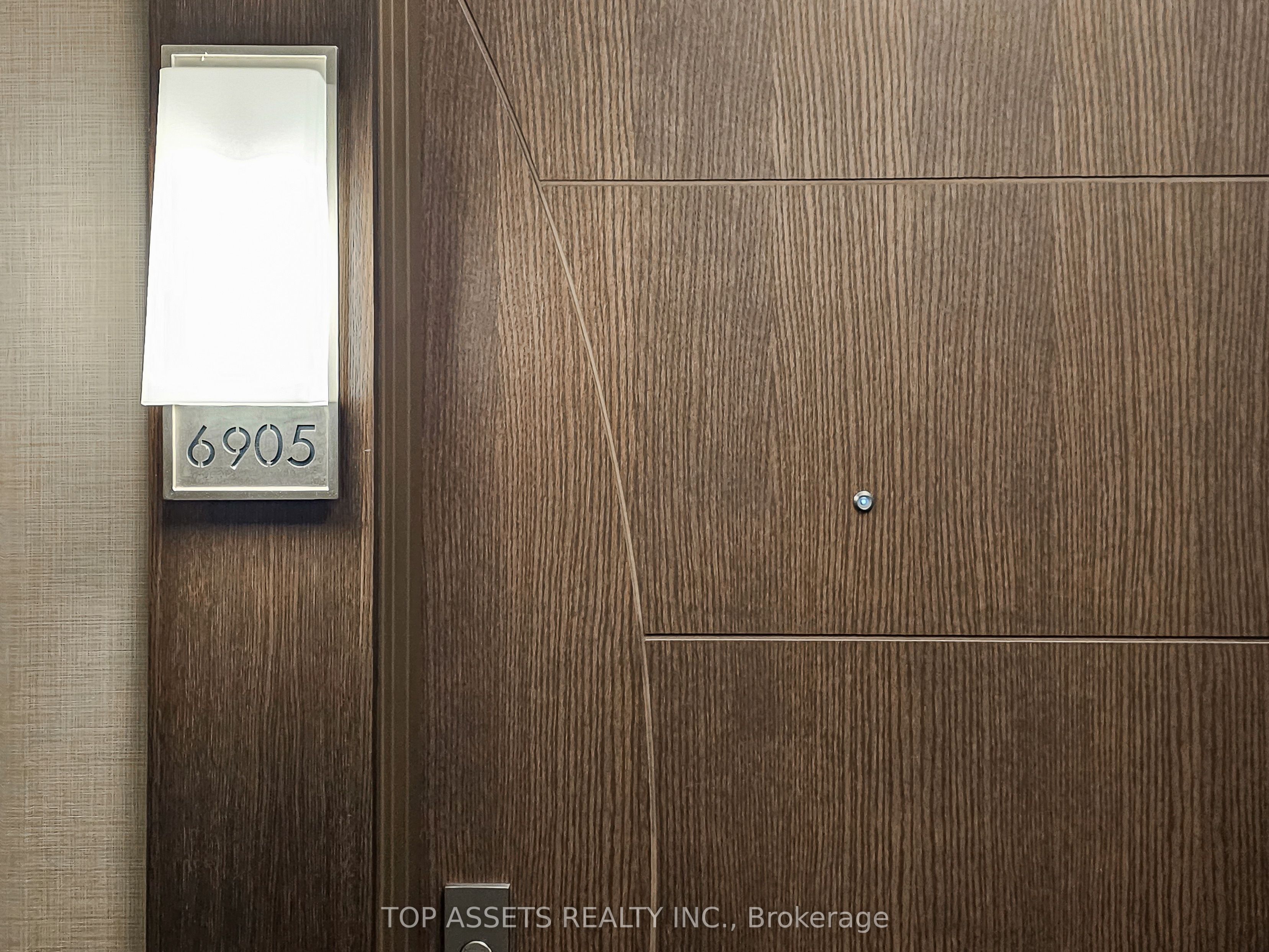 388 Yonge Street 6905, Toronto, ON M5B 0A4 photo 3