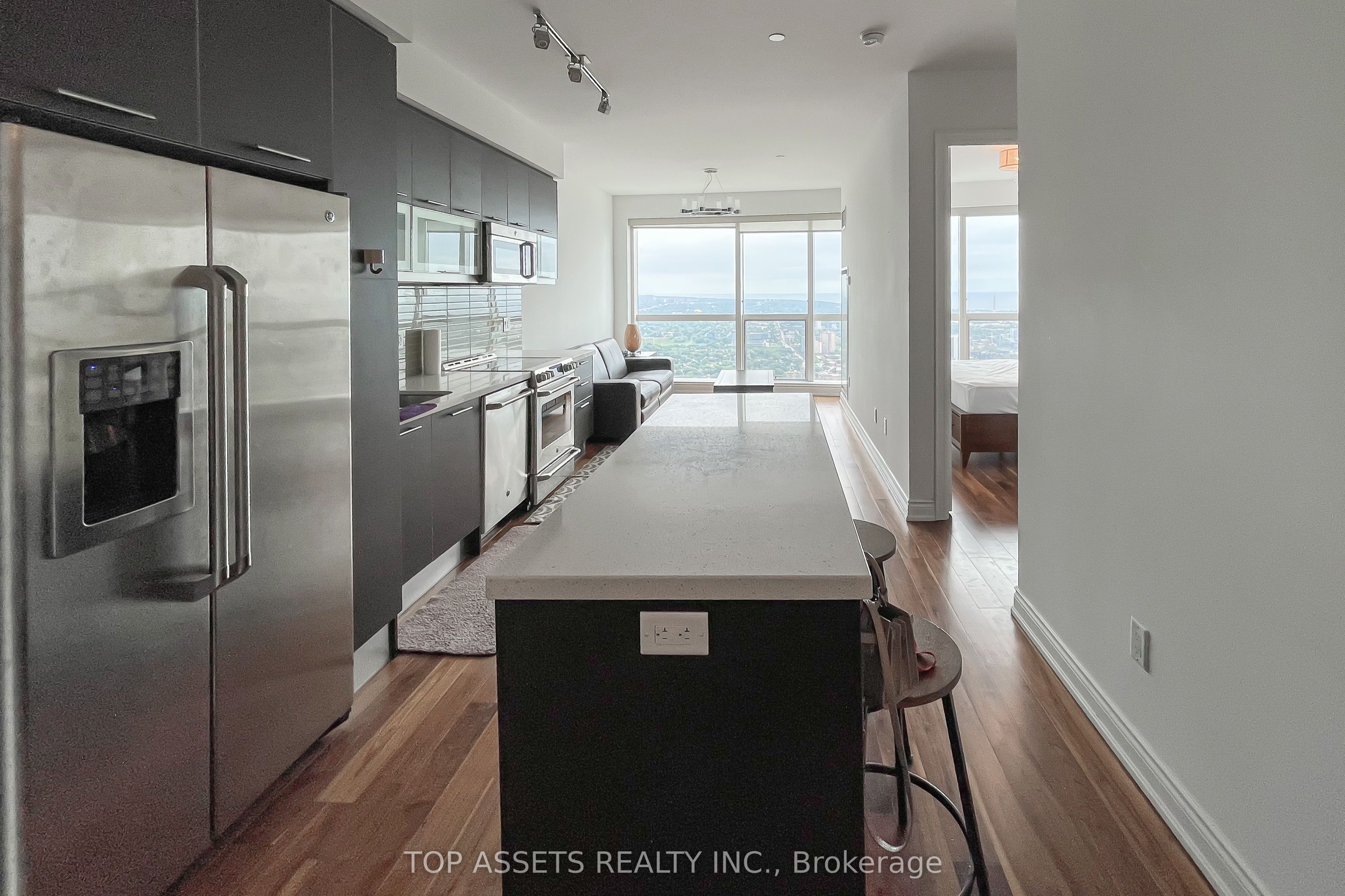 388 Yonge Street 6905, Toronto, ON M5B 0A4 photo 5