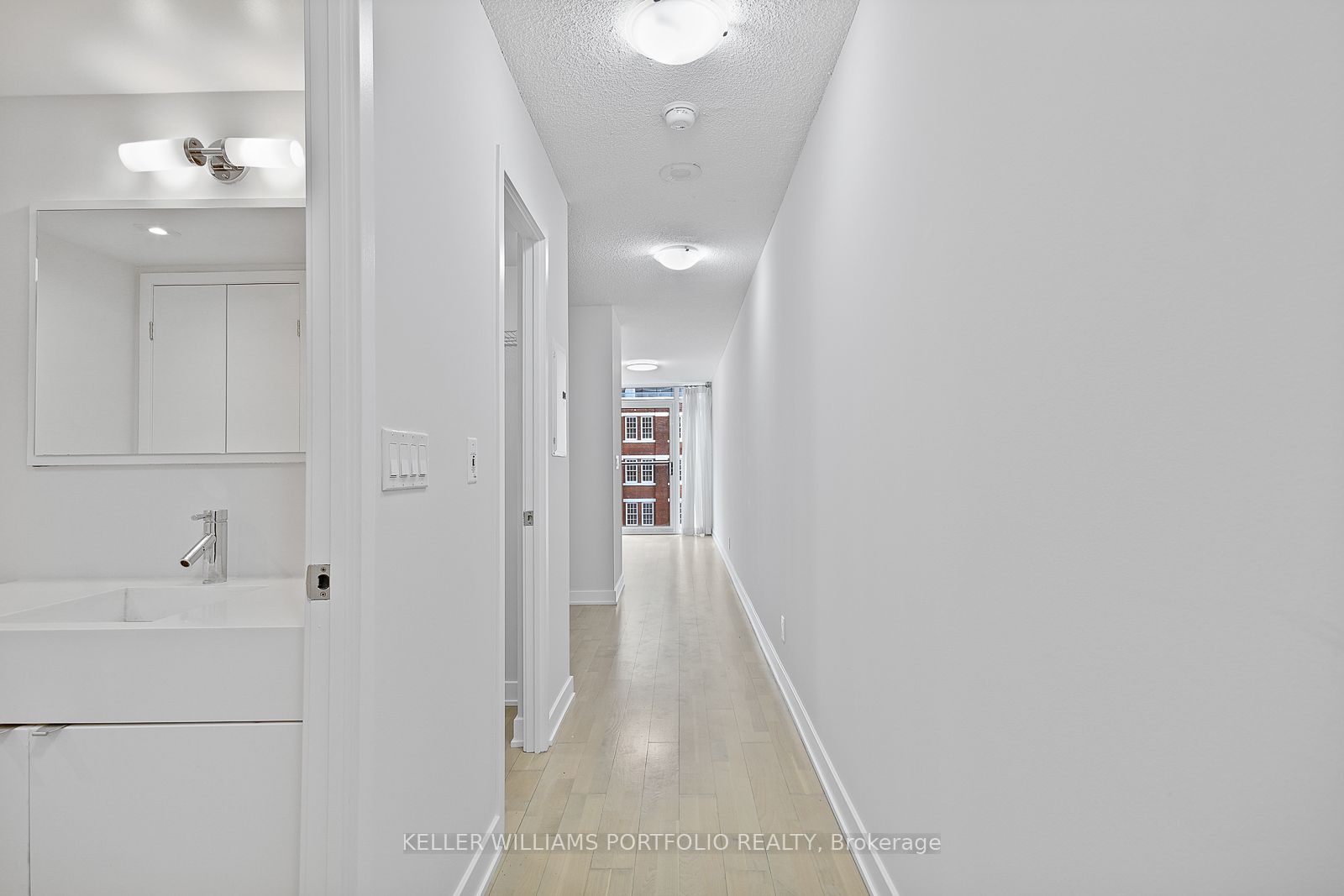 21 Nelson Street 605, Toronto, ON M5V 3H9 photo 2