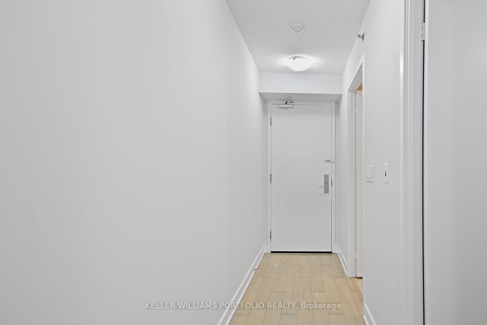 21 Nelson Street 605, Toronto, ON M5V 3H9 photo 3