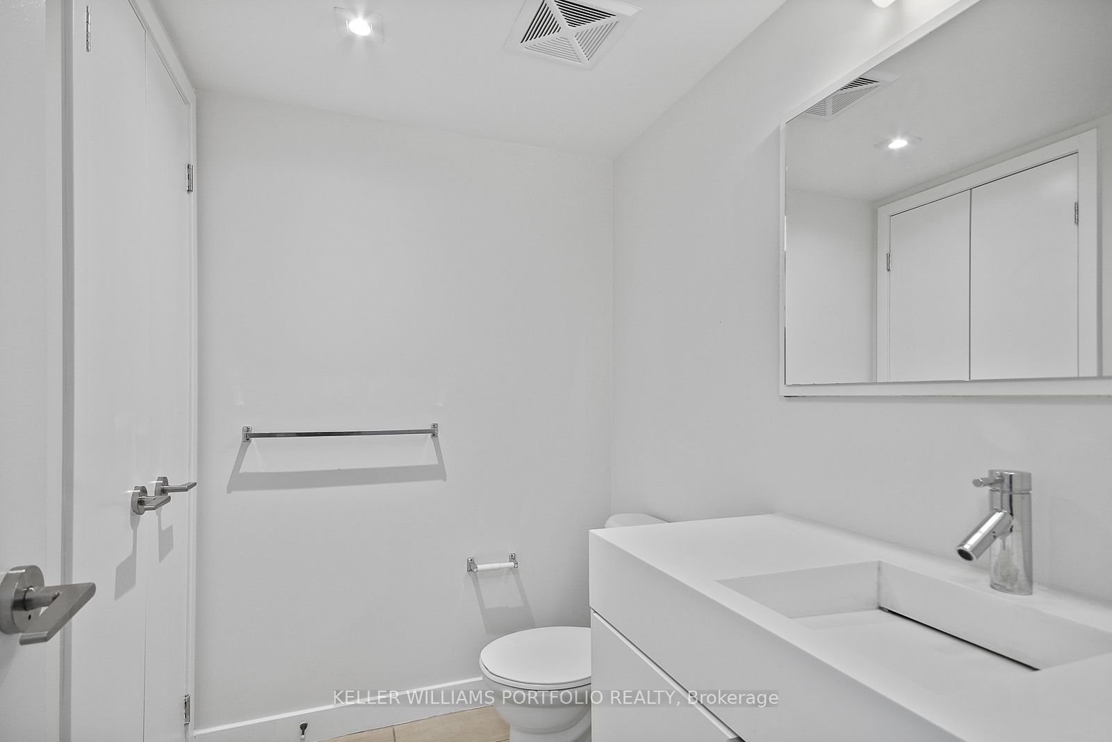 21 Nelson Street 605, Toronto, ON M5V 3H9 photo 4