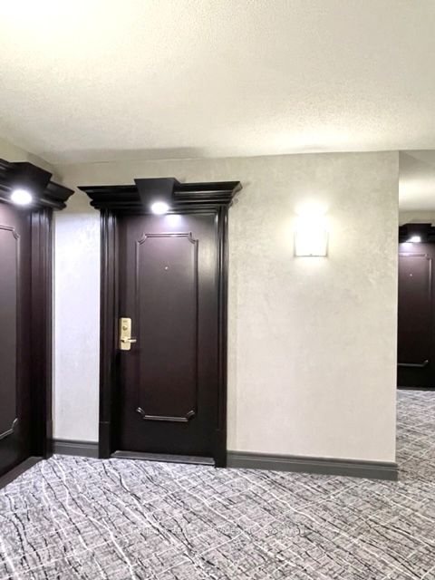 889 Bay Street 805, Toronto, ON M5S 3K6 photo 3