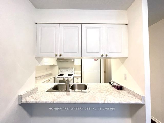 889 Bay Street 805, Toronto, ON M5S 3K6 photo 5