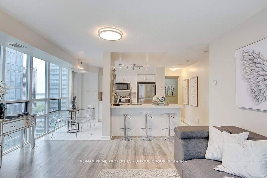 30 Grand Trunk Crescent 1906, Toronto, ON M5J 3A4 photo 4