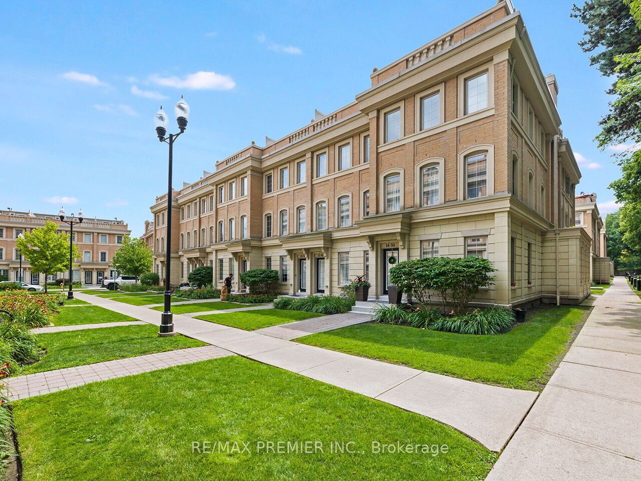 30 Hargrave Lane 14, Toronto, ON M4N 0A4 photo 2