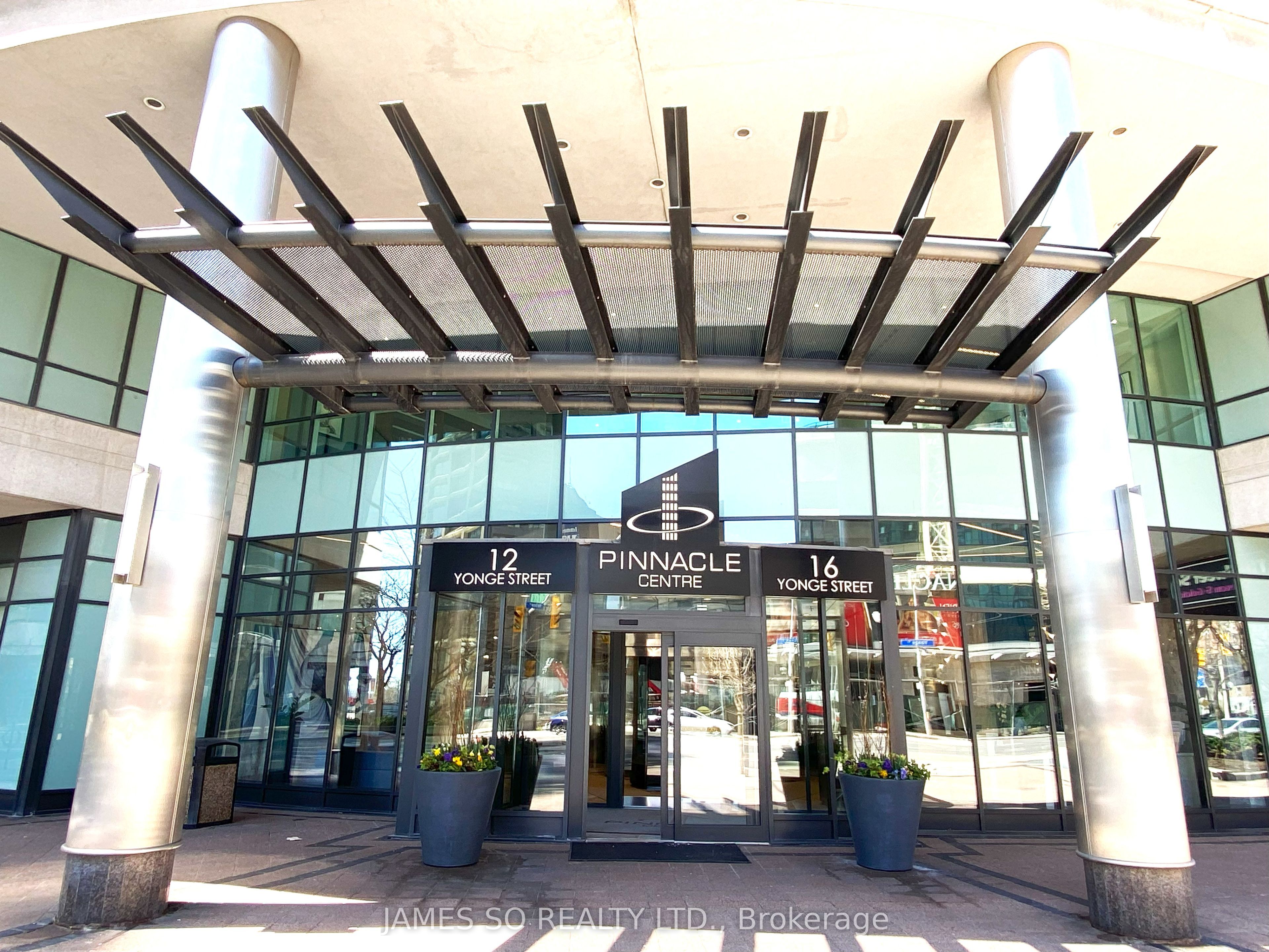 12 Yonge Street 1901, Toronto, ON M5E 1Z9 photo 2