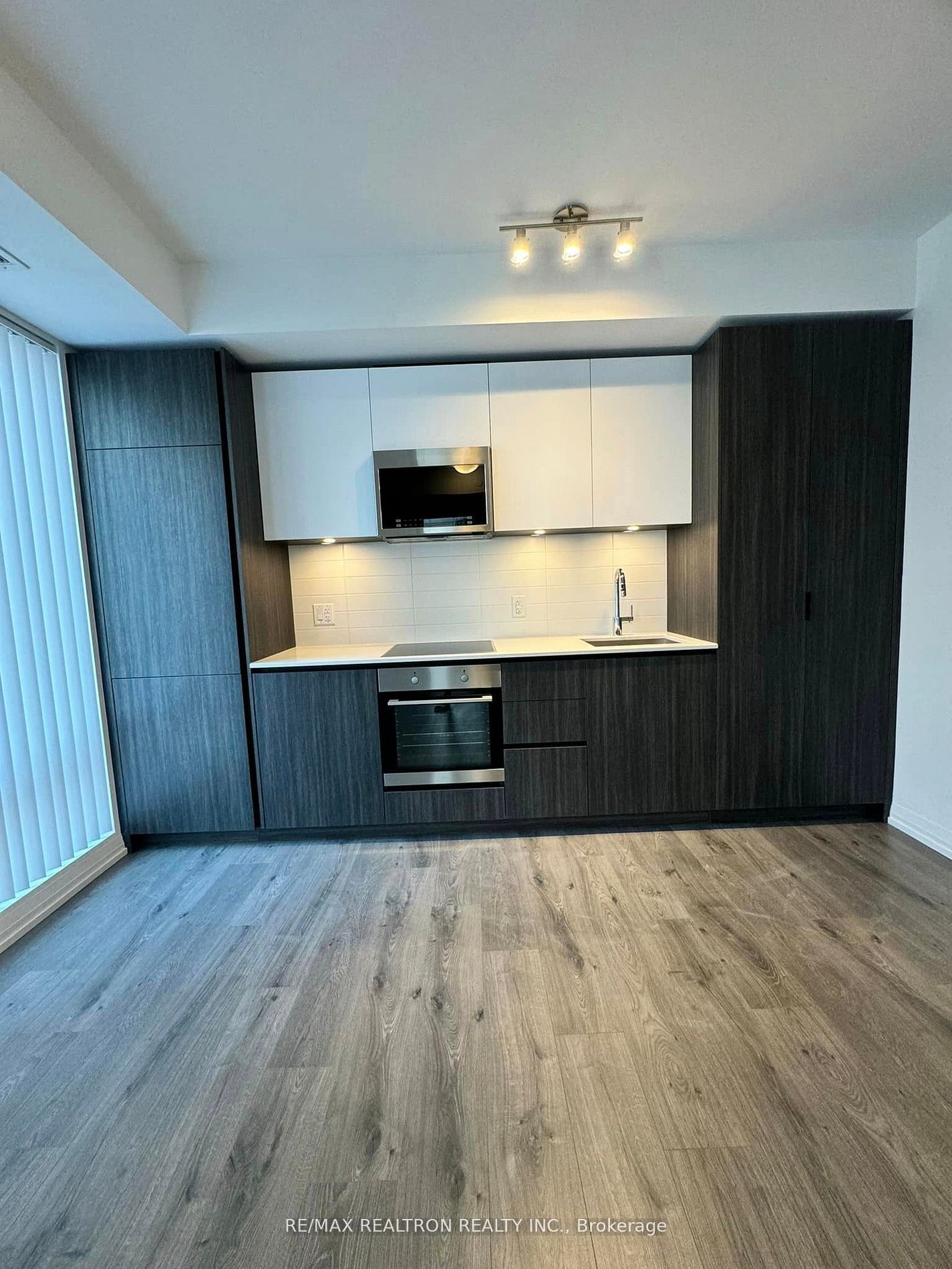 8 Widmer Street 712, Toronto, ON M5V 0W6 photo 4