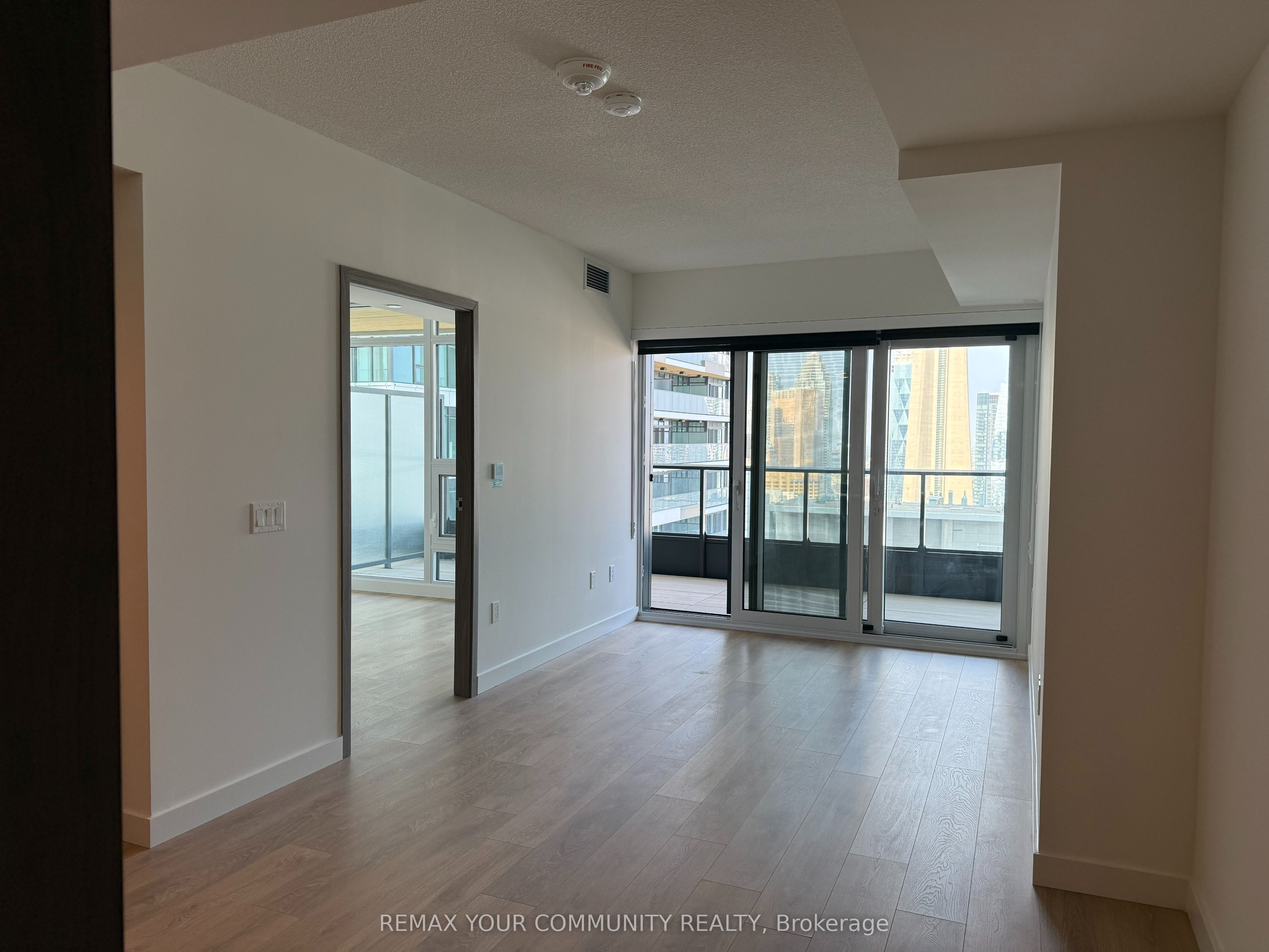 3 Concord Cityplace Way 4008, Toronto, ON M5V 0X4 photo 4