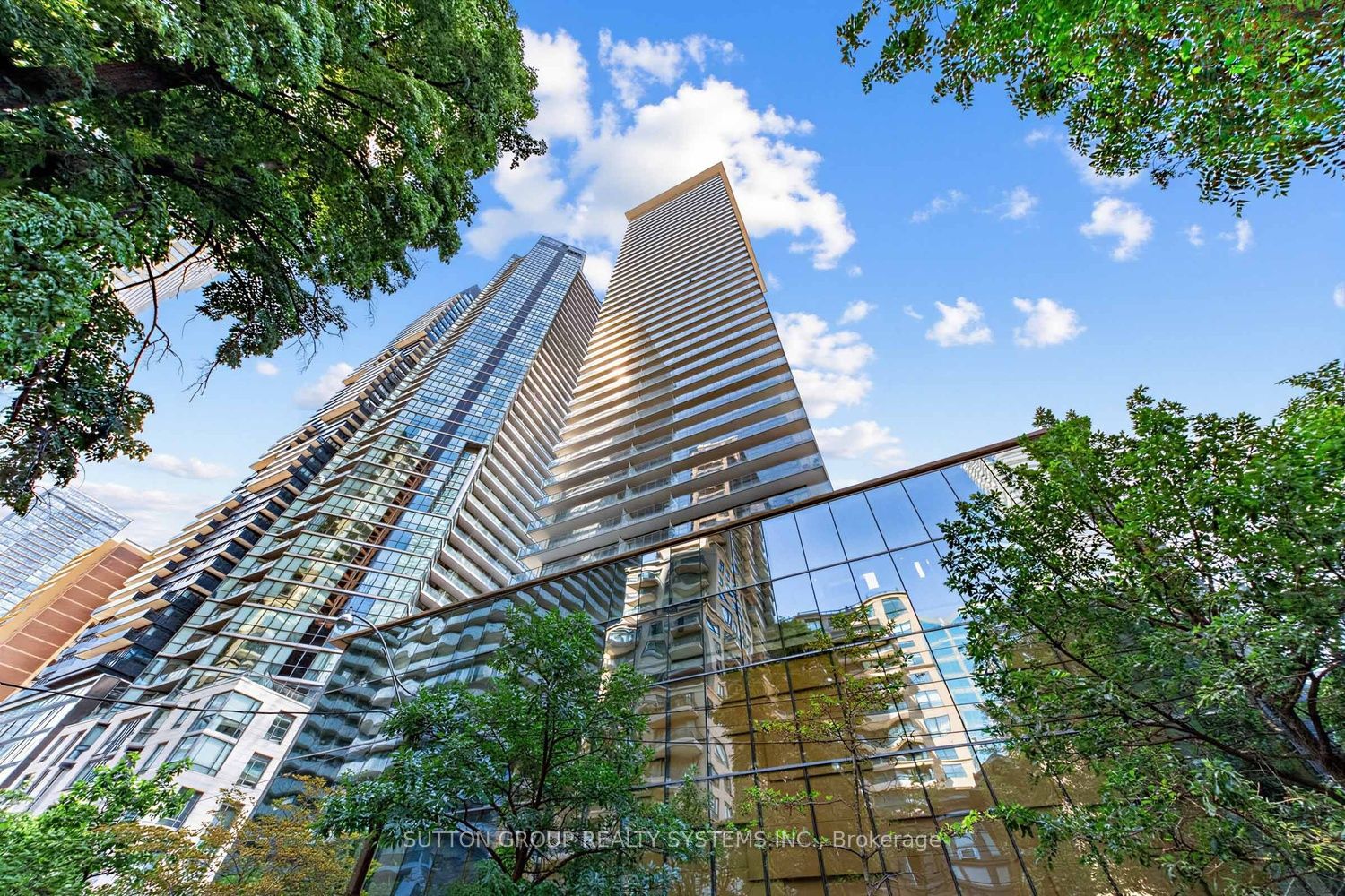 33 Charles Street E 1406, Toronto, ON M4Y 1R9 photo 2