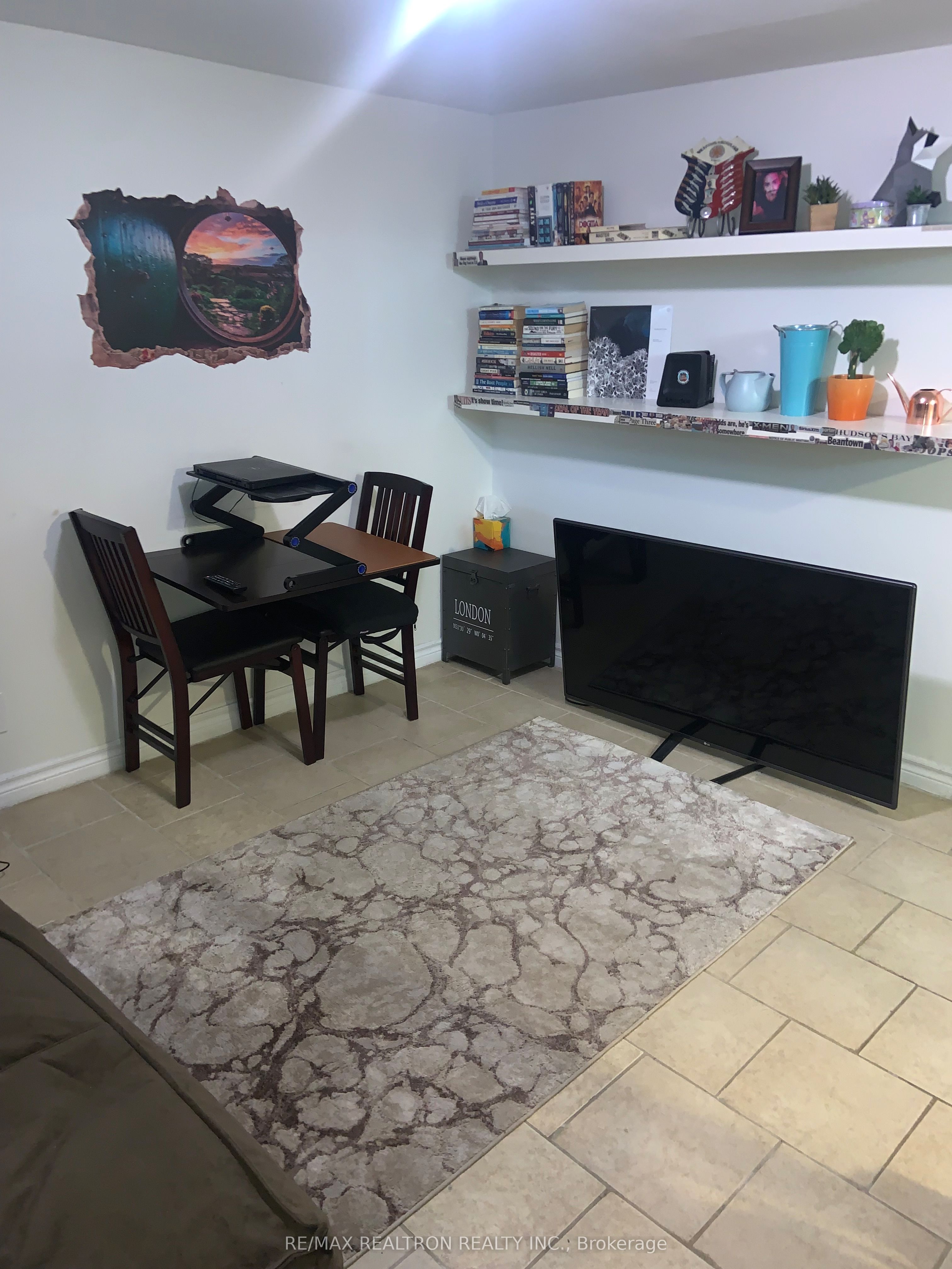 58 Finch Avenue E Lower, Toronto, ON M2N 4R3 photo 2