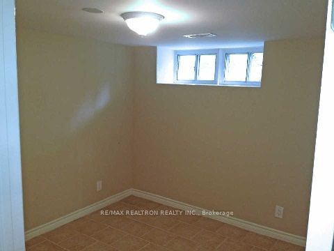 58 Finch Avenue E Lower, Toronto, ON M2N 4R3 photo 3