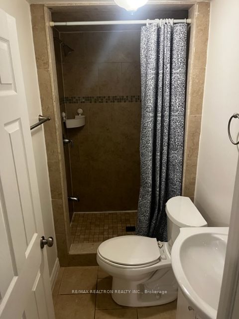 58 Finch Avenue E Lower, Toronto, ON M2N 4R3 photo 5