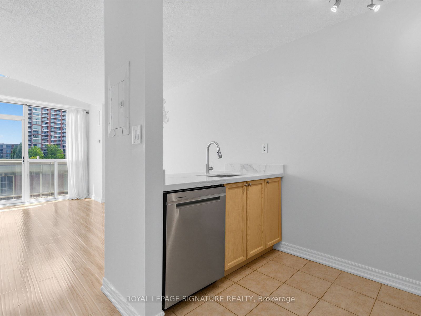 1029 King Street W 438, Toronto, ON M6K 3M9 photo 5