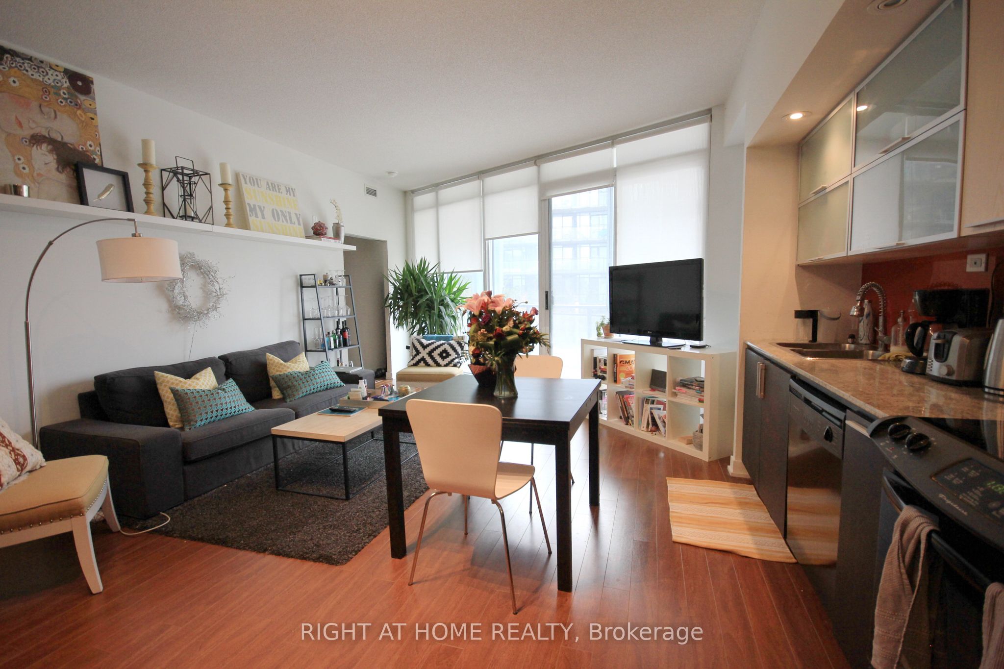 25 Capreol Court 310, Toronto, ON M5V 3Z7