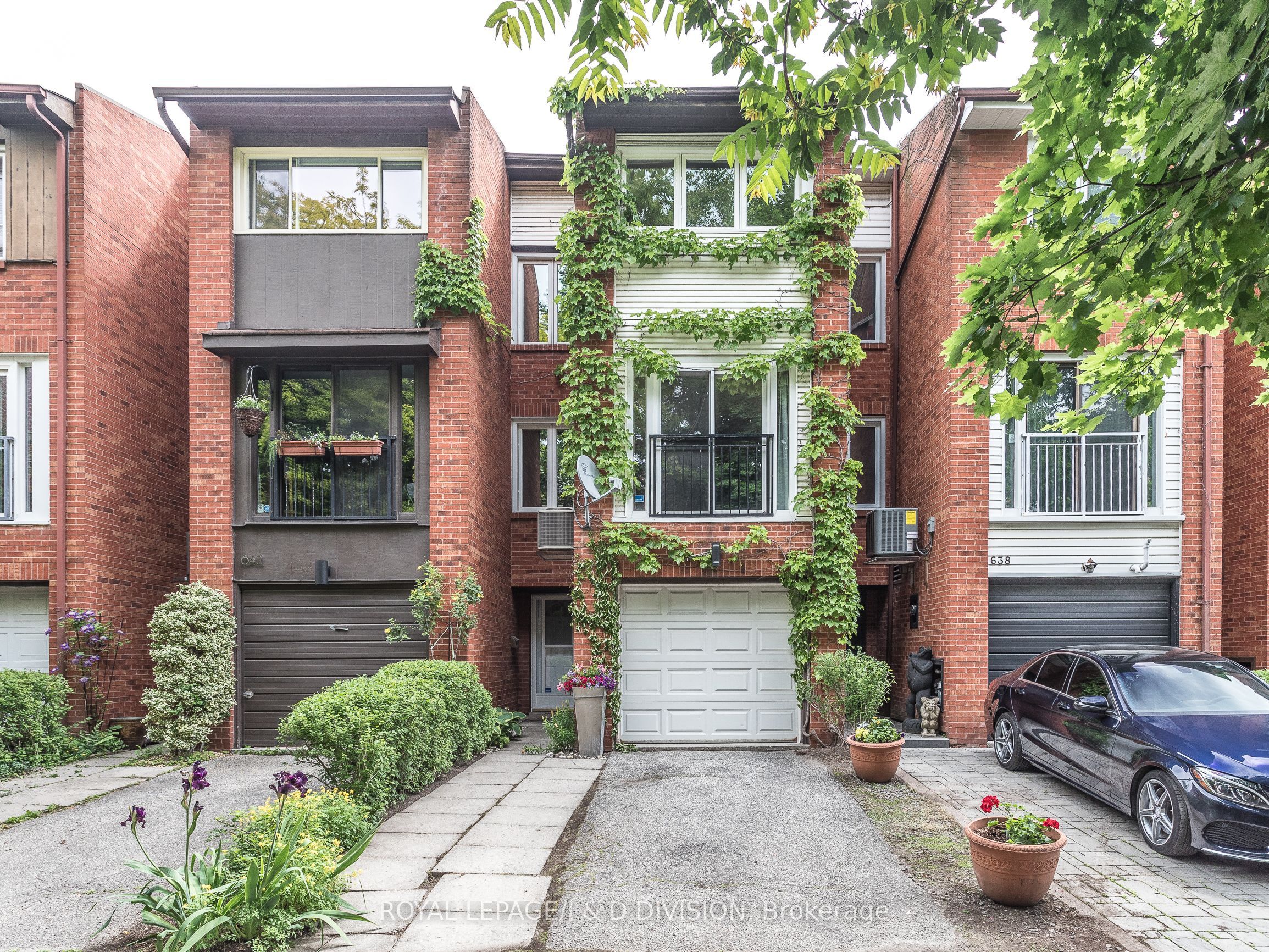 640 Adelaide Street W, Toronto, ON M6J 1A9