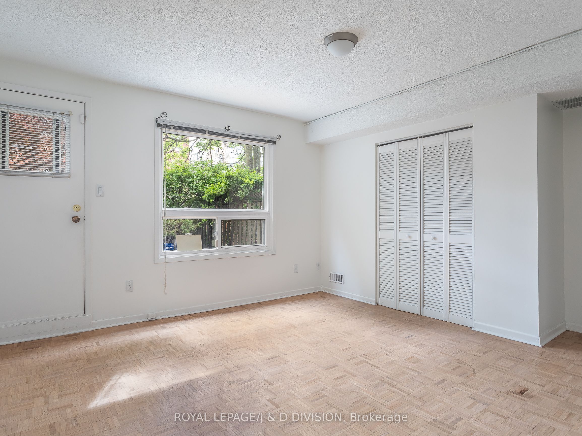 640 Adelaide Street W, Toronto, ON M6J 1A9 photo 3
