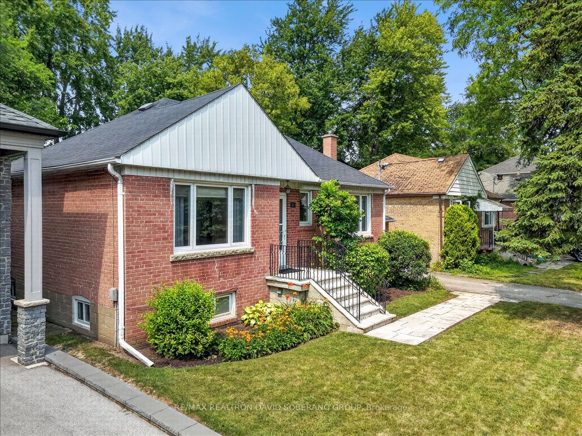 42 De Quincy Boulevard, Toronto, ON M3H 1Y5 photo 2