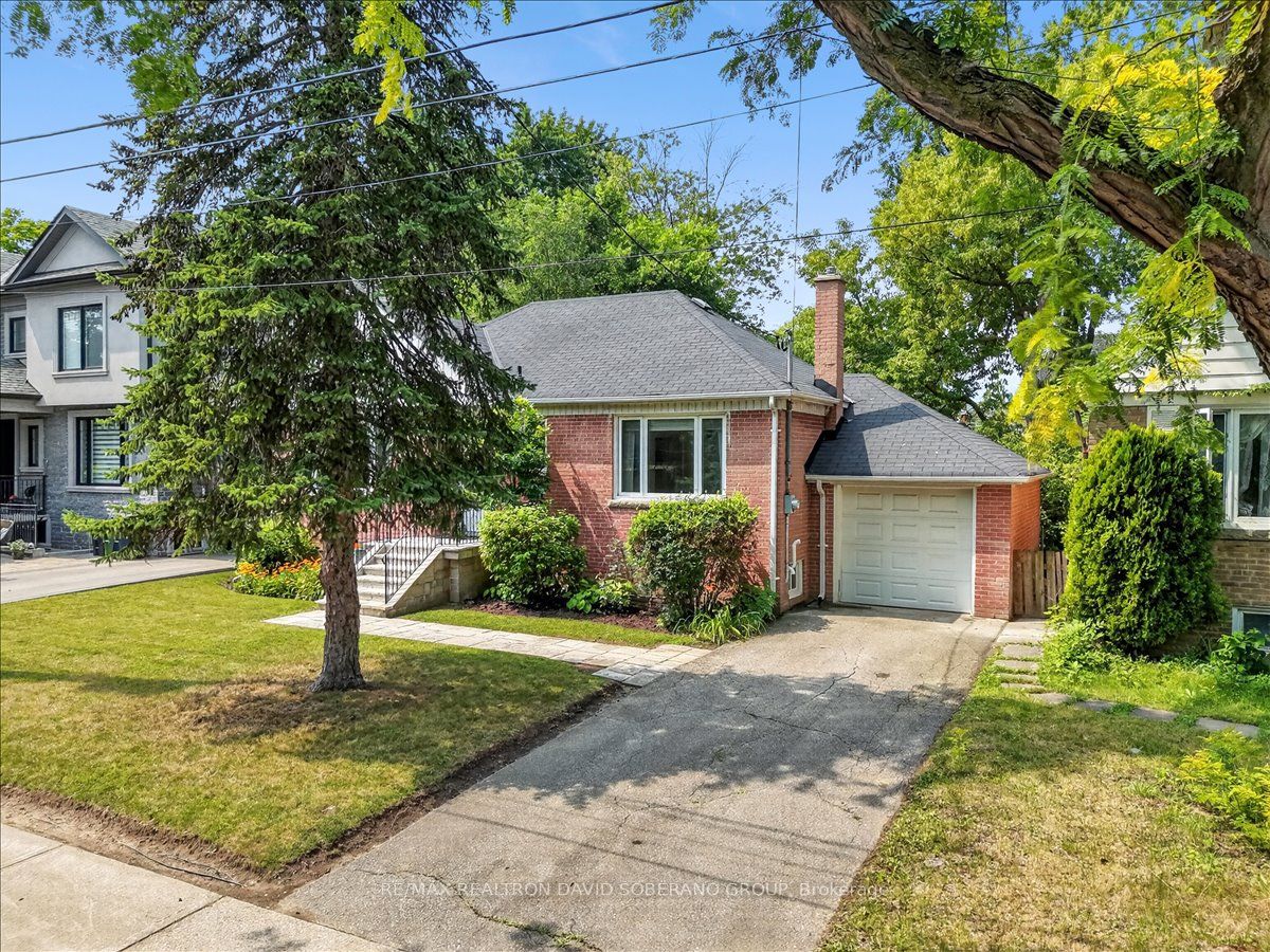42 De Quincy Boulevard, Toronto, ON M3H 1Y5 photo 3