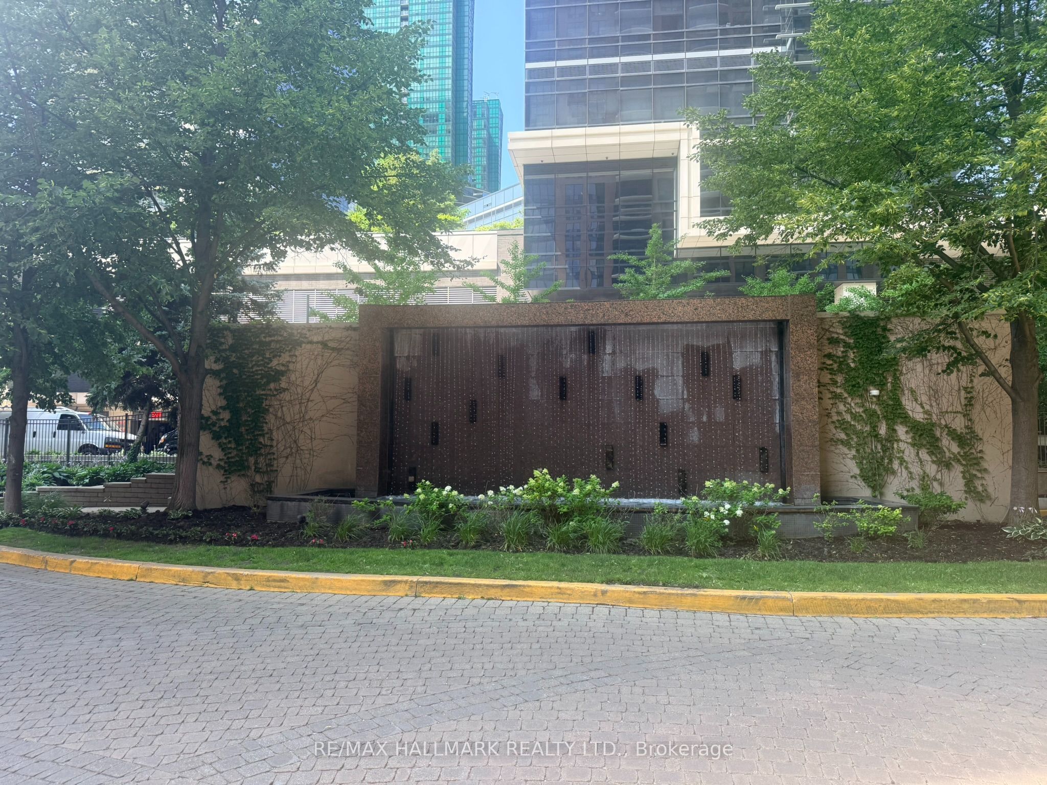 23 Sheppard Avenue E 2011, Toronto, ON M2N 0C8 photo 2