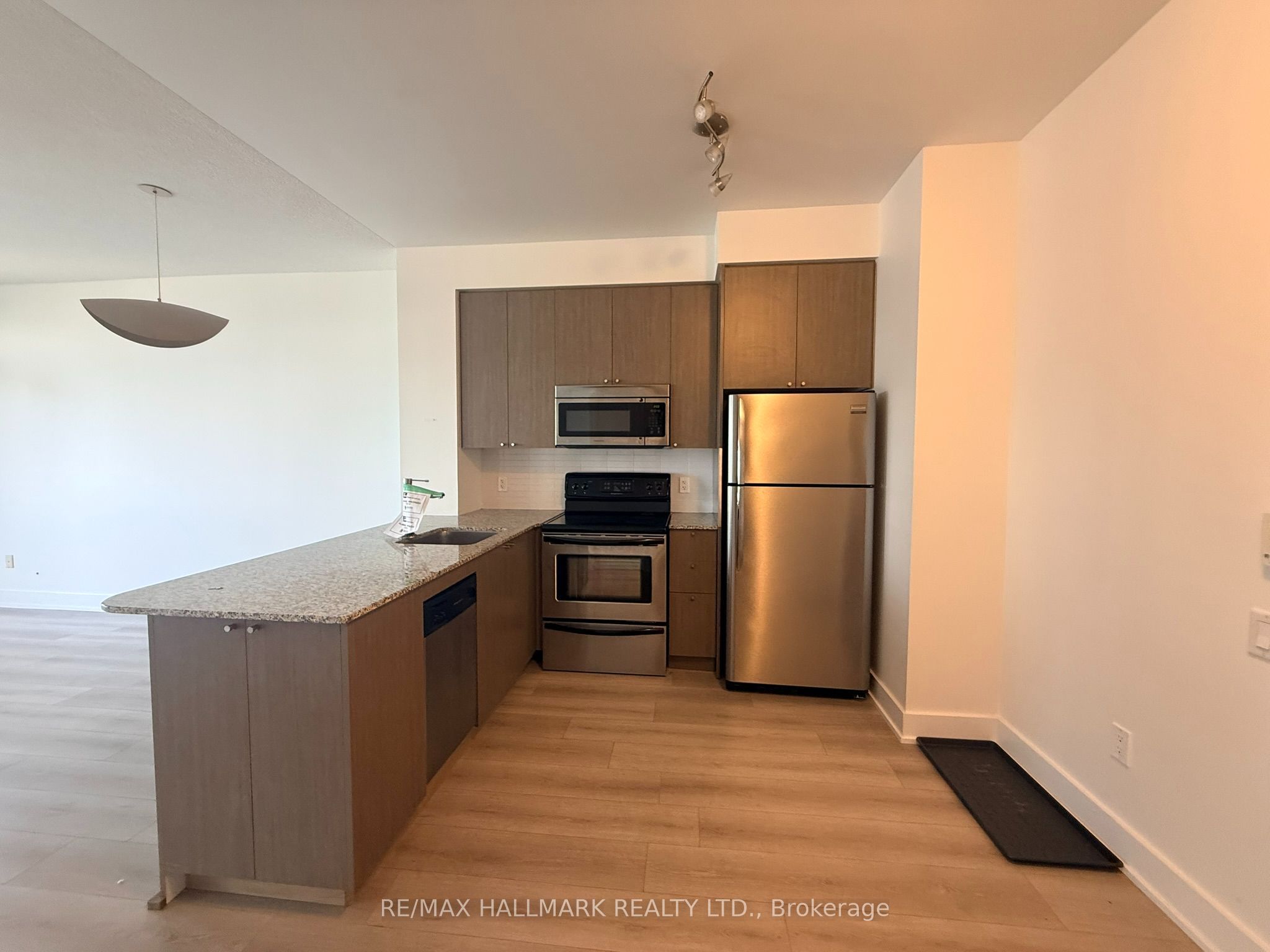 23 Sheppard Avenue E 2011, Toronto, ON M2N 0C8 photo 3