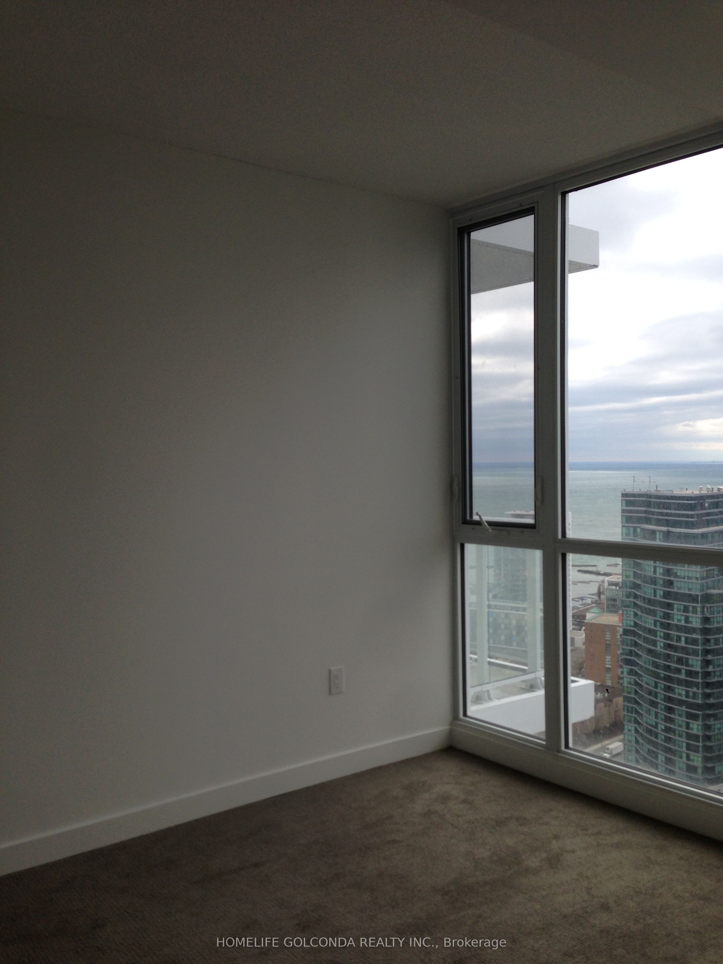 75 Queens Wharf Road 4315, Toronto, ON M5V 0J8 photo 2