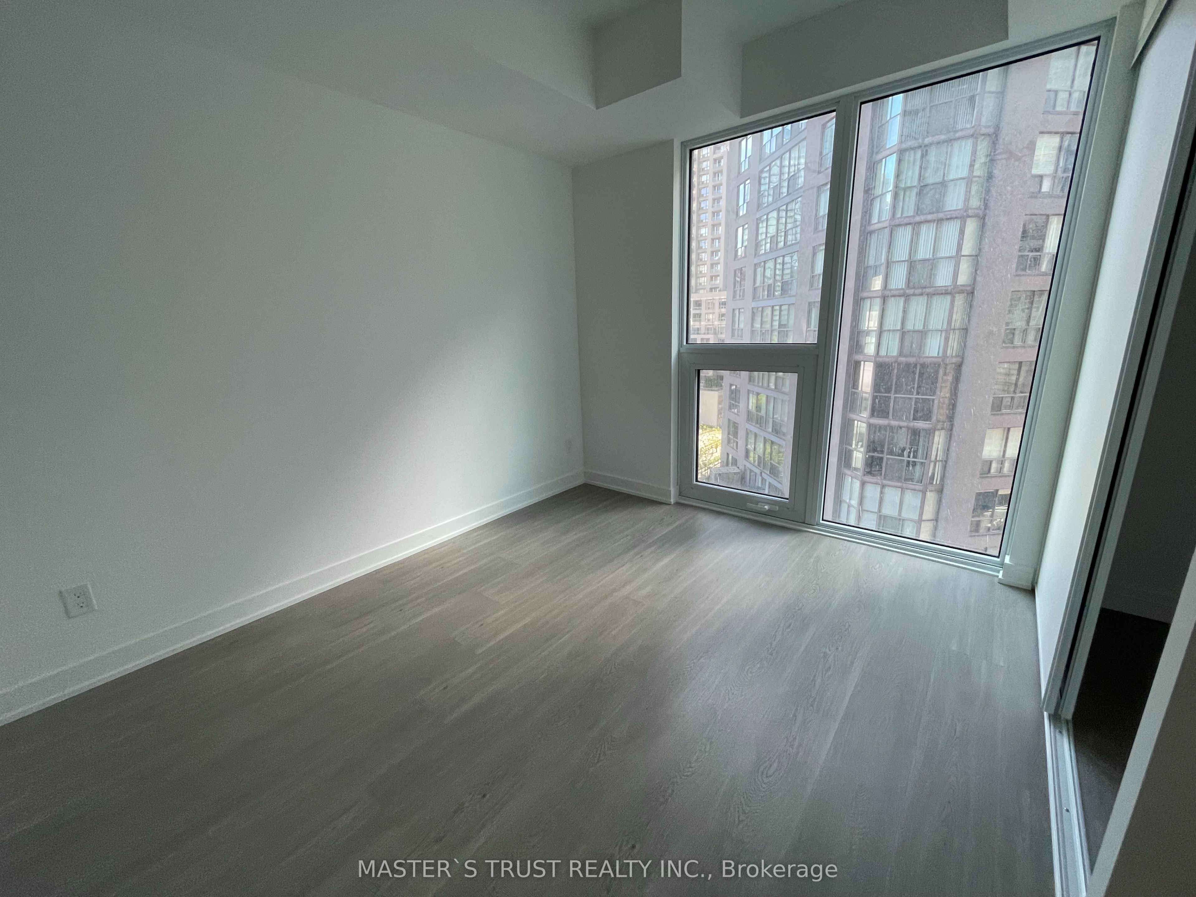 8 Wellesley Street W 701, Toronto, ON M4Y 0J5 photo 3