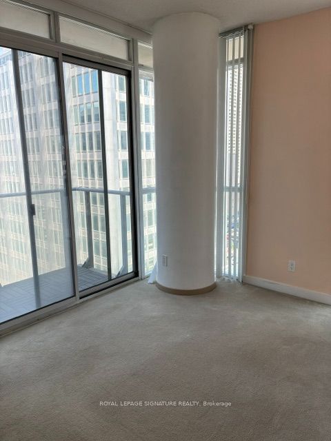 126 Simcoe Street 1307, Toronto, ON M5H 4E6