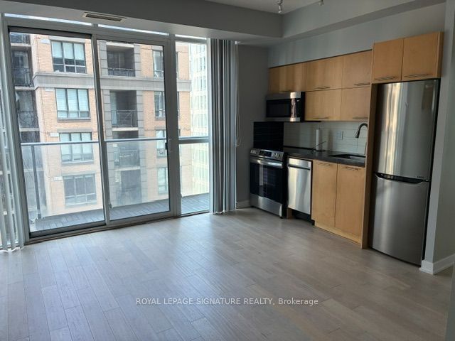 126 Simcoe Street 1307, Toronto, ON M5H 4E6 photo 2