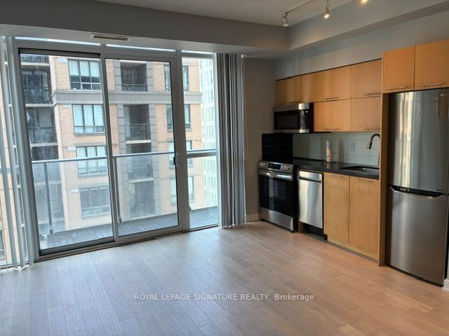 126 Simcoe Street 1307, Toronto, ON M5H 4E6 photo 3