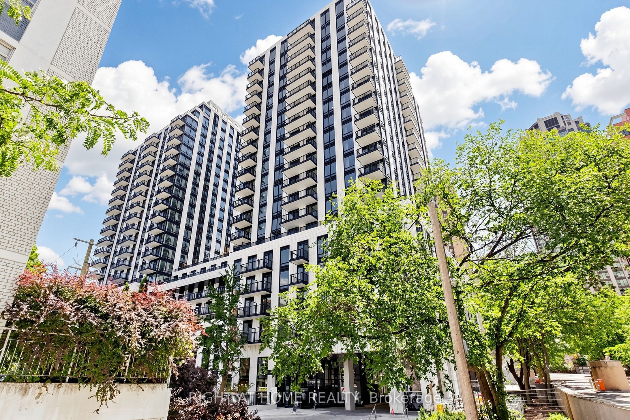 91 Montclair Avenue 536, Toronto, ON M5P 0B1