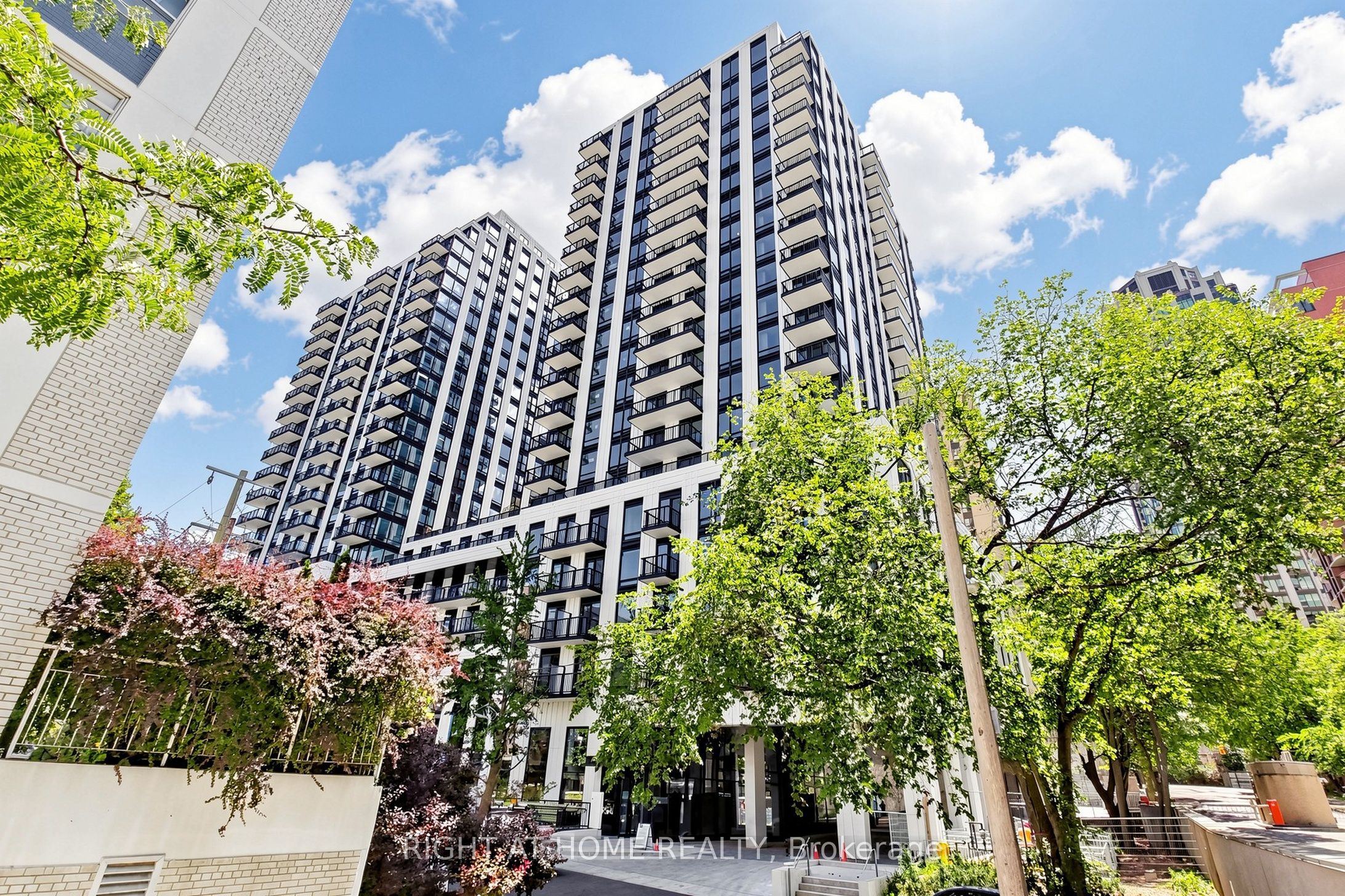 91 Montclair Avenue 536, Toronto, ON M5P 0B1 photo 2