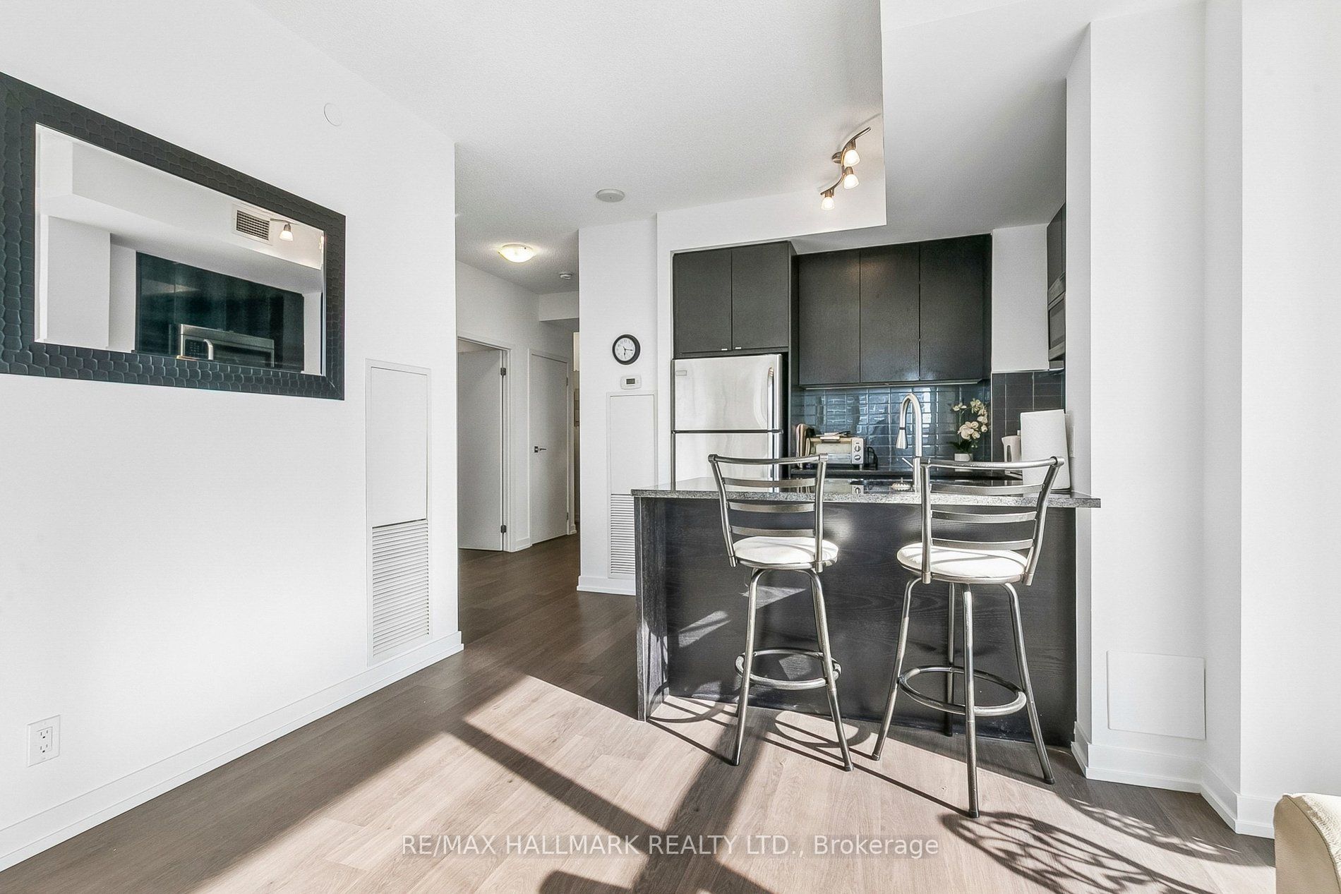 98 Lillian Street 1212, Toronto, ON M4S 0A5