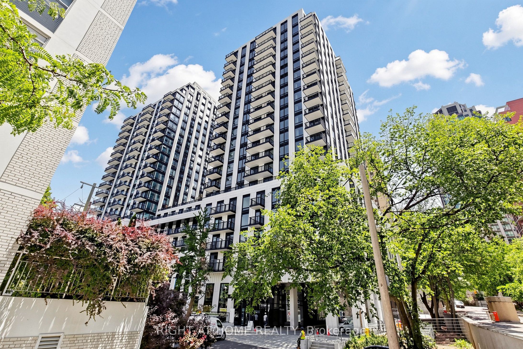 91 Montclair Avenue 832, Toronto, ON M5P 0B1 photo 3
