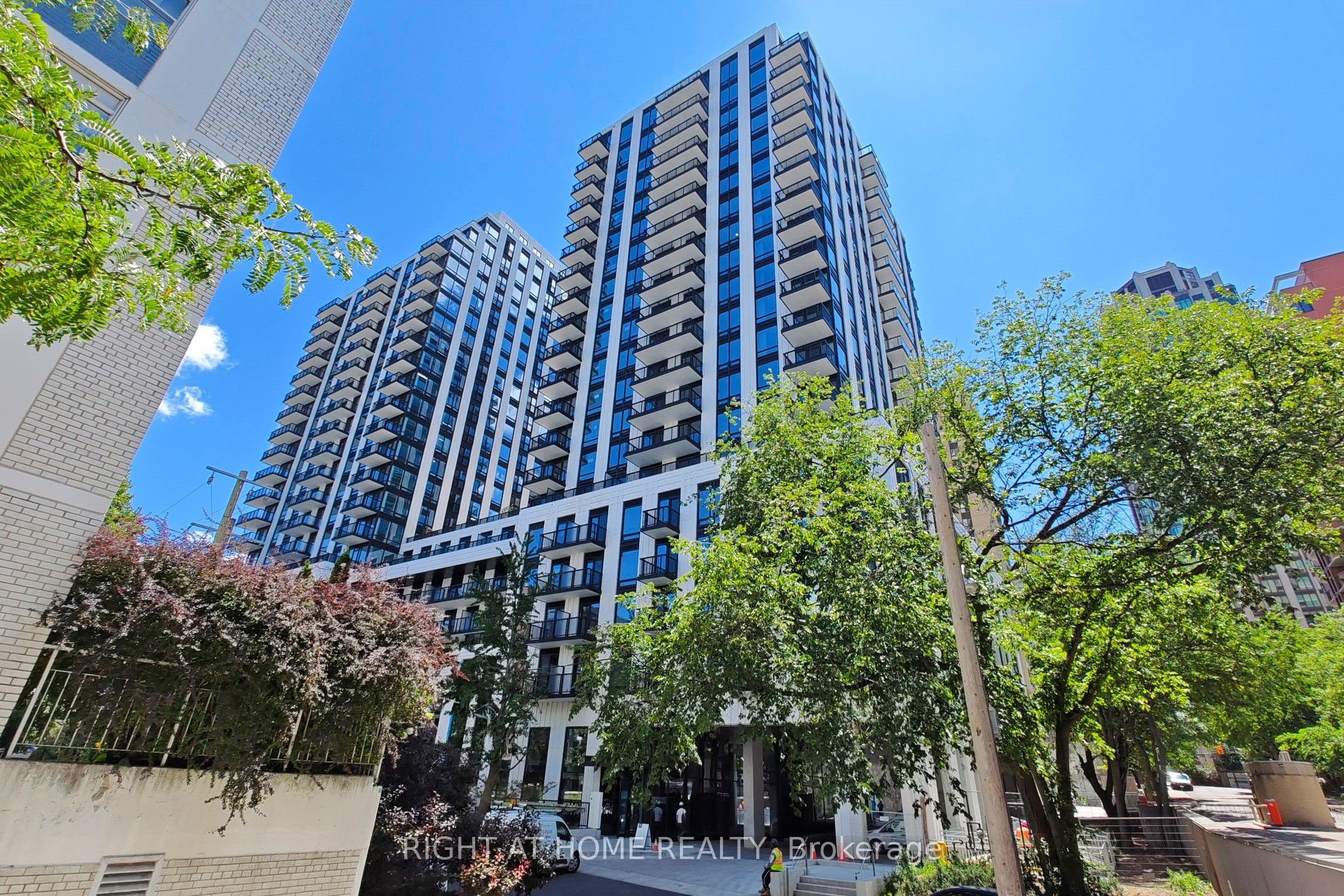 91 Montclair Avenue 837, Toronto, ON M5P 0B1 photo 2