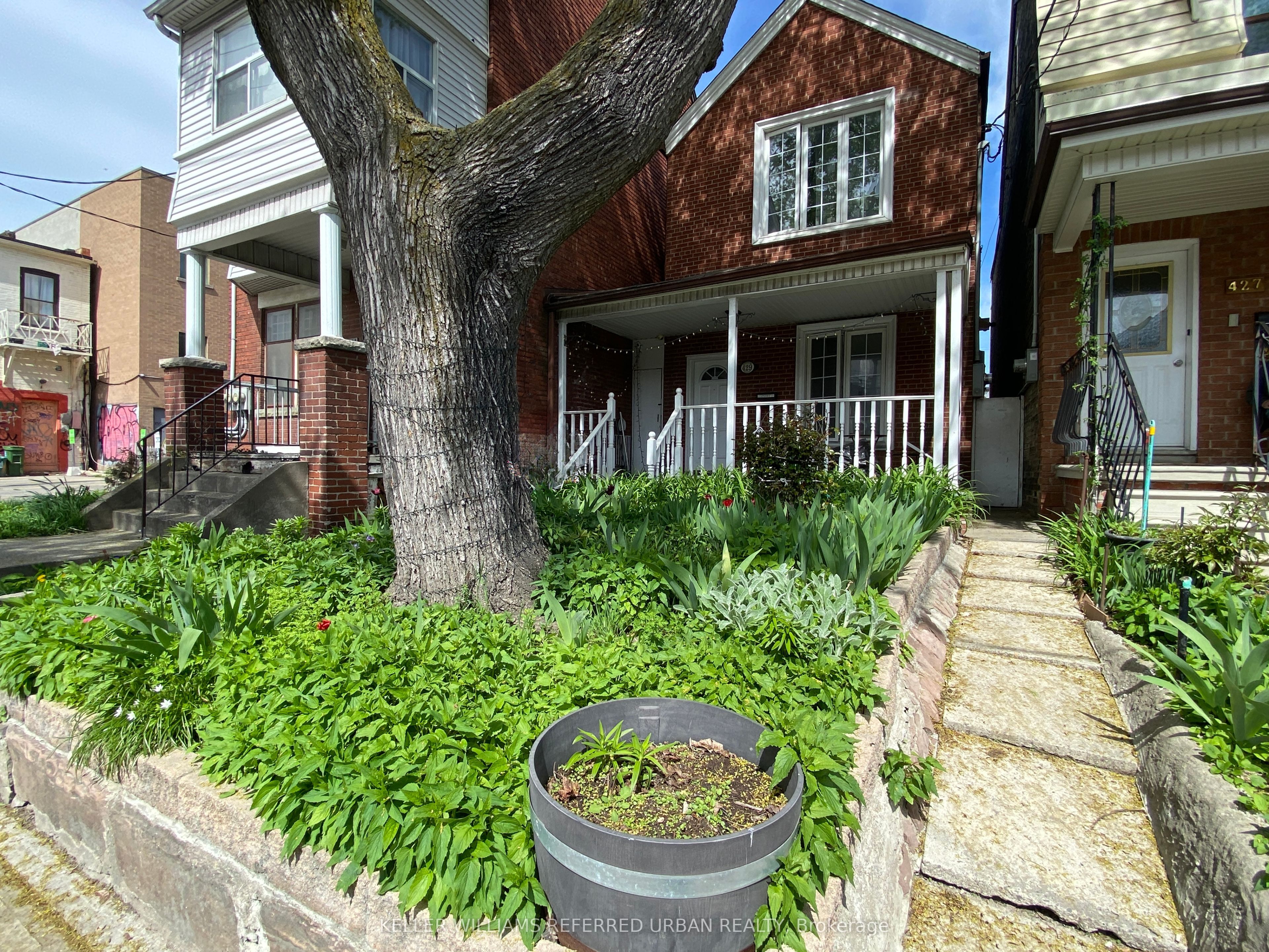429 Ossington Avenue Main, Toronto, ON M6J 3A6