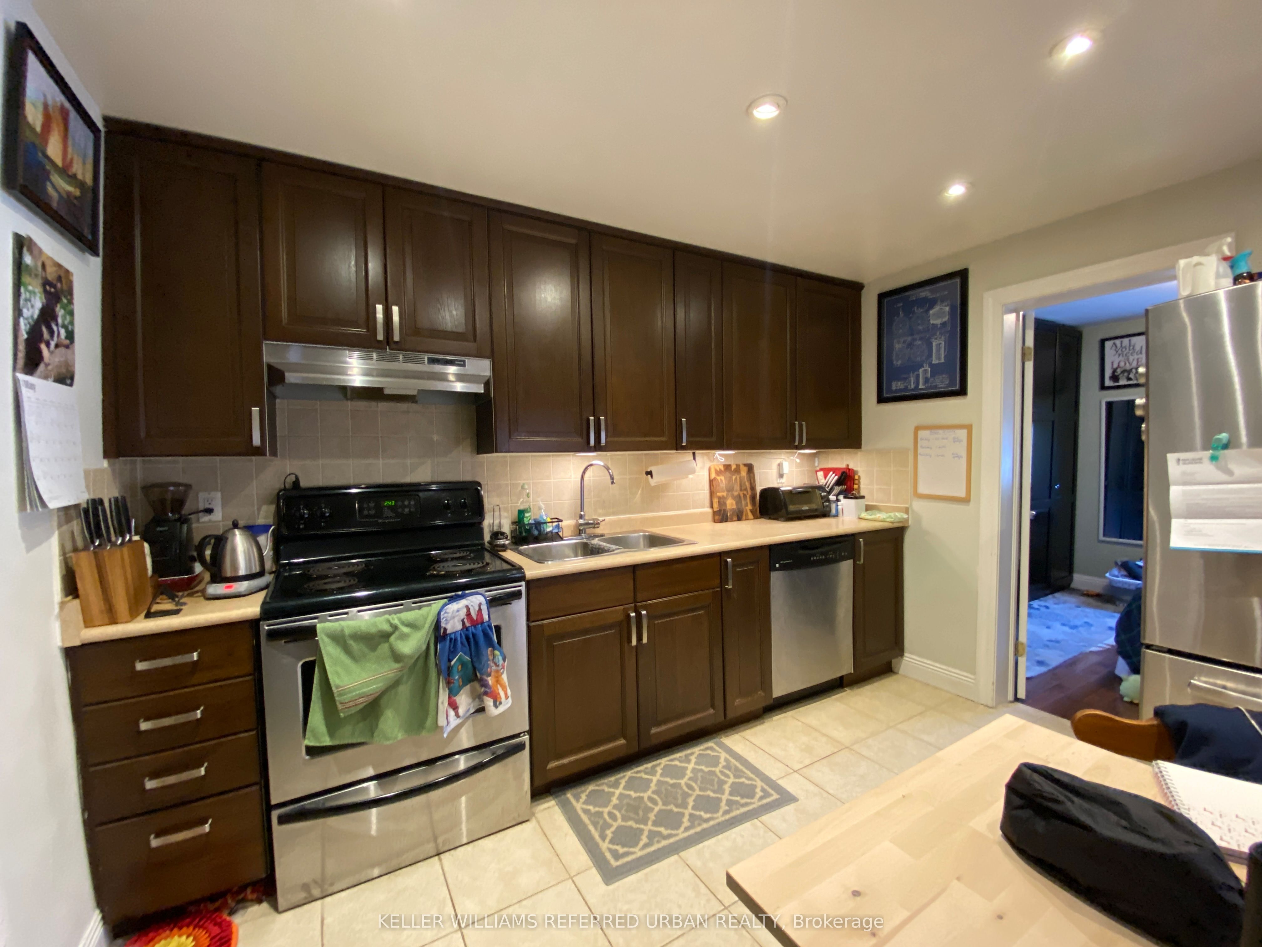 429 Ossington Avenue Main, Toronto, ON M6J 3A6 photo 3