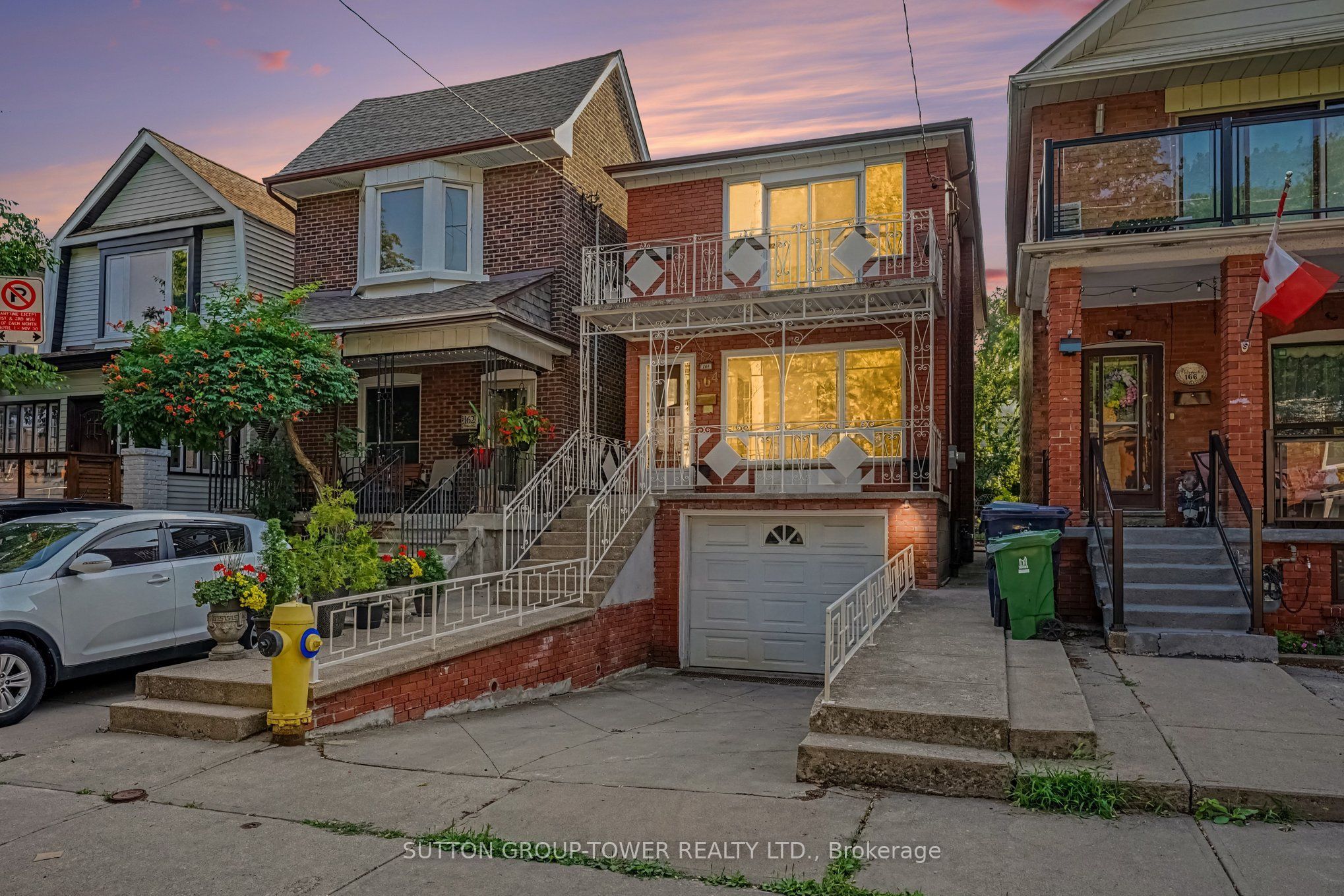 164 Robina Avenue W, Toronto, ON M6C 3Y7