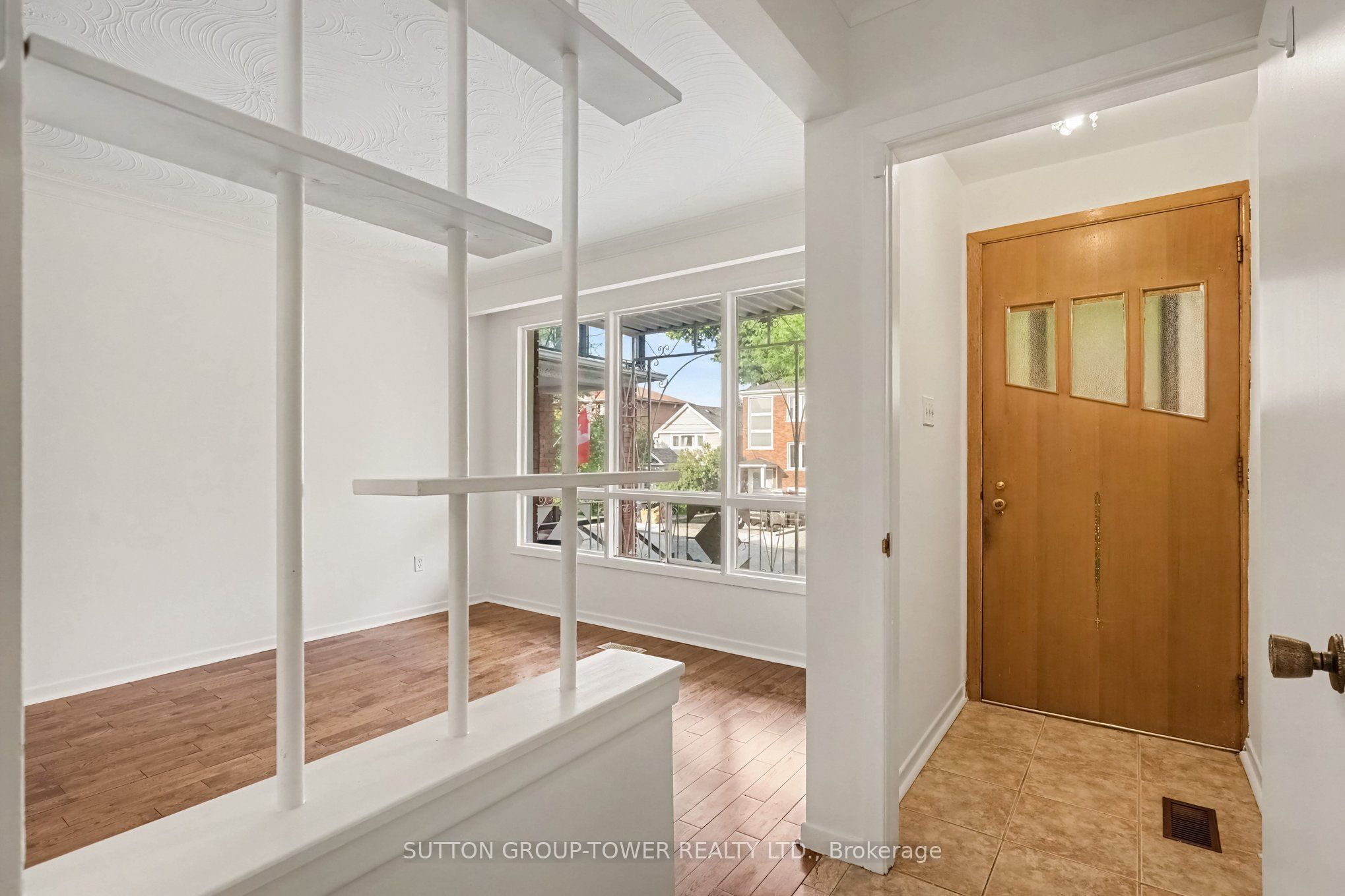 164 Robina Avenue W, Toronto, ON M6C 3Y7 photo 3