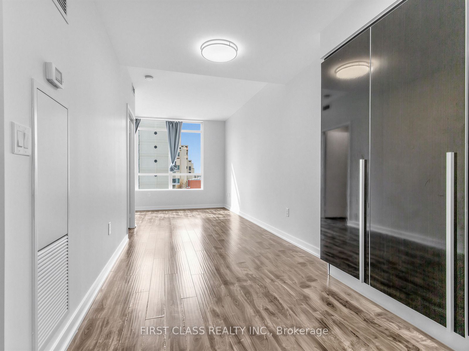 38 Dan Leckie Way 715, Toronto, ON M5V 2V6