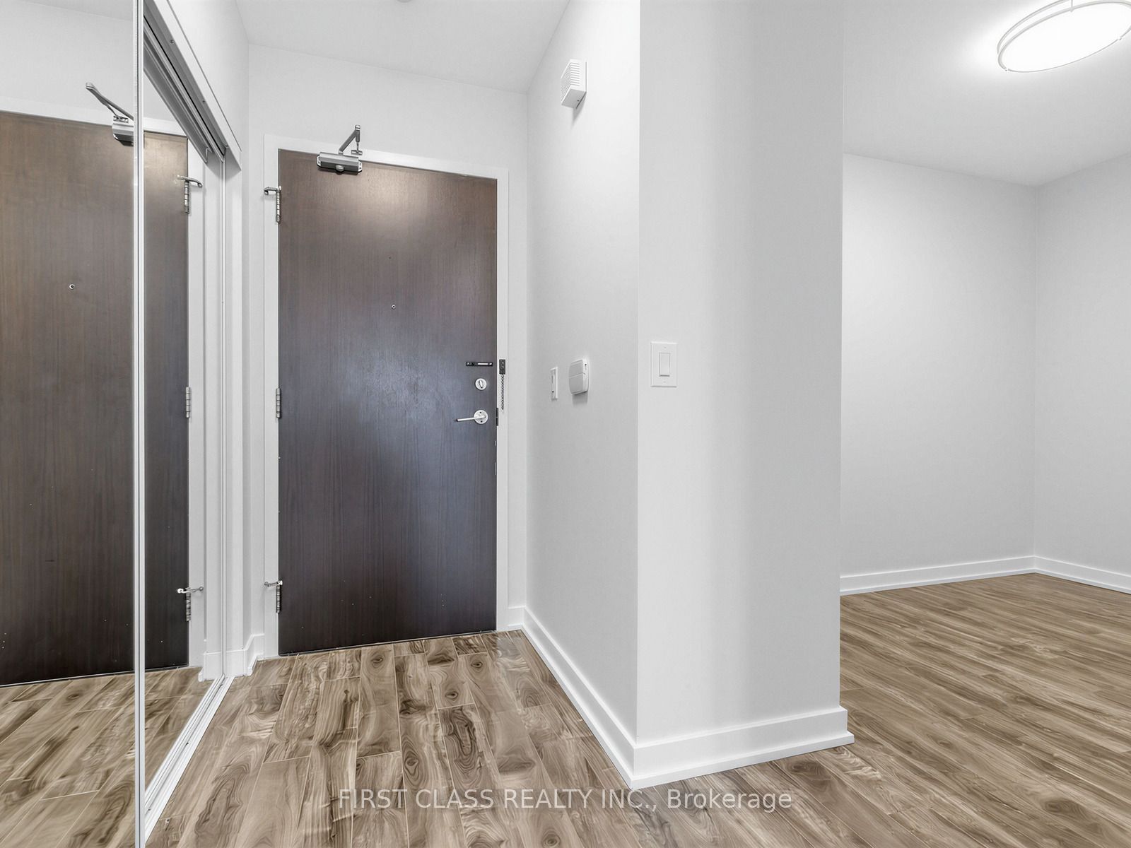 38 Dan Leckie Way 715, Toronto, ON M5V 2V6 photo 2