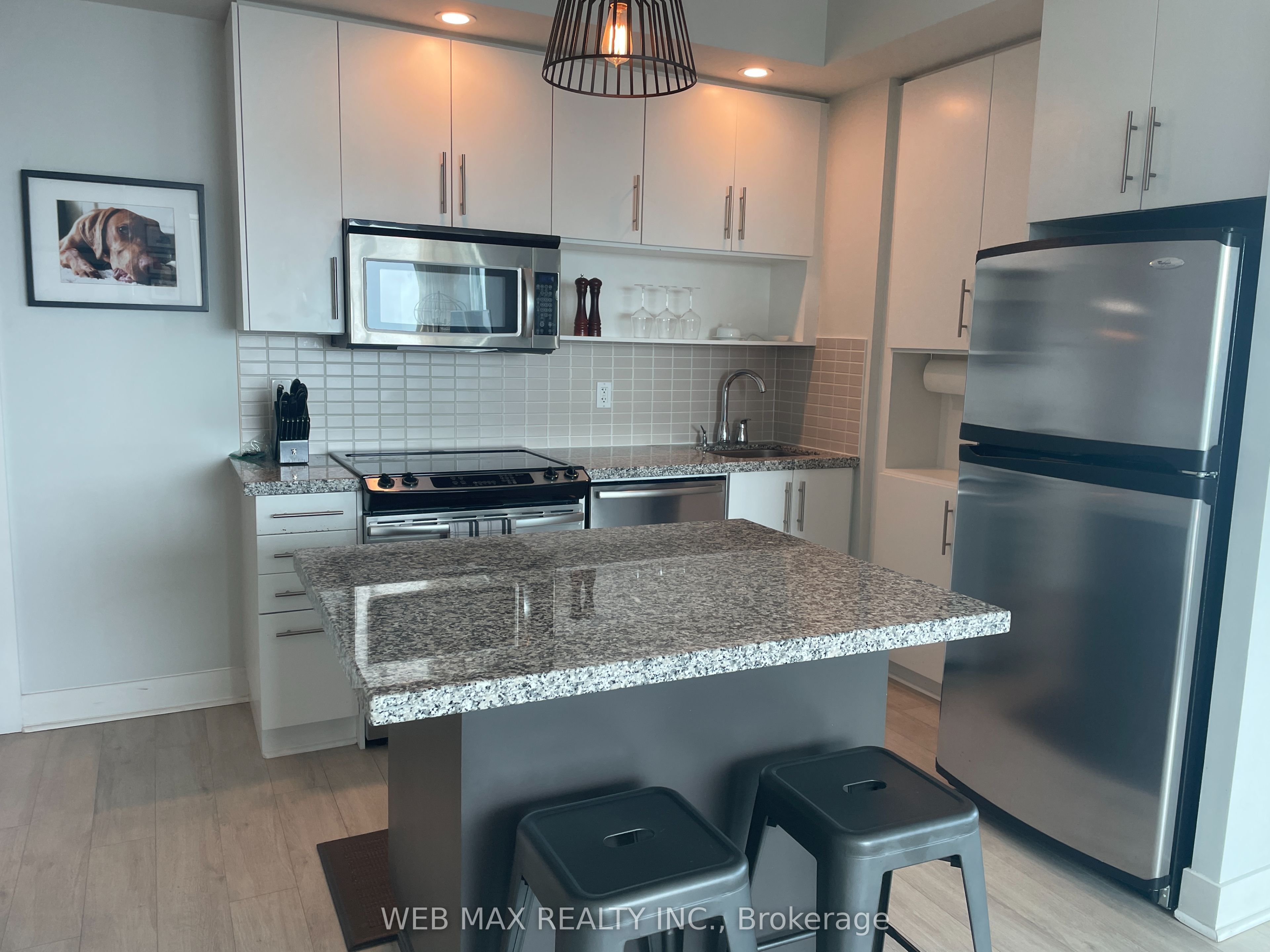 120 Homewood Avenue 3407, Toronto, ON M4Y 2J3 photo 5
