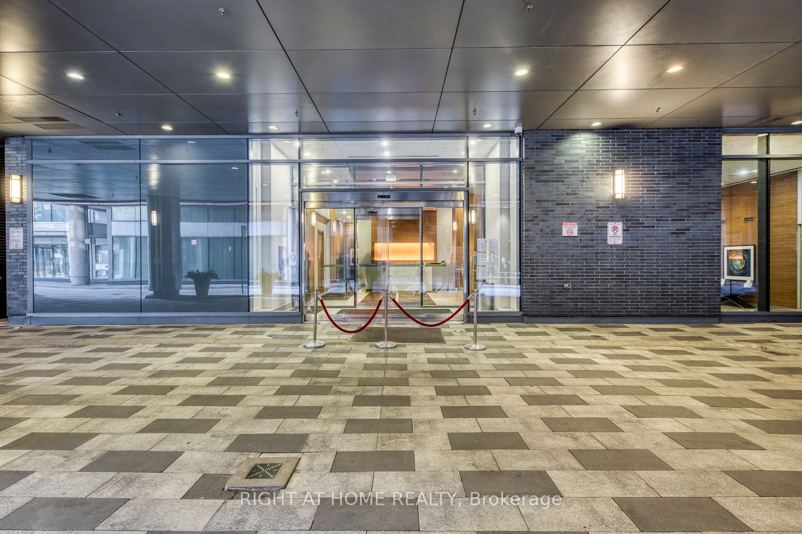 295 Adelaide Street W 314, Toronto, ON M5V 0L4 photo 3
